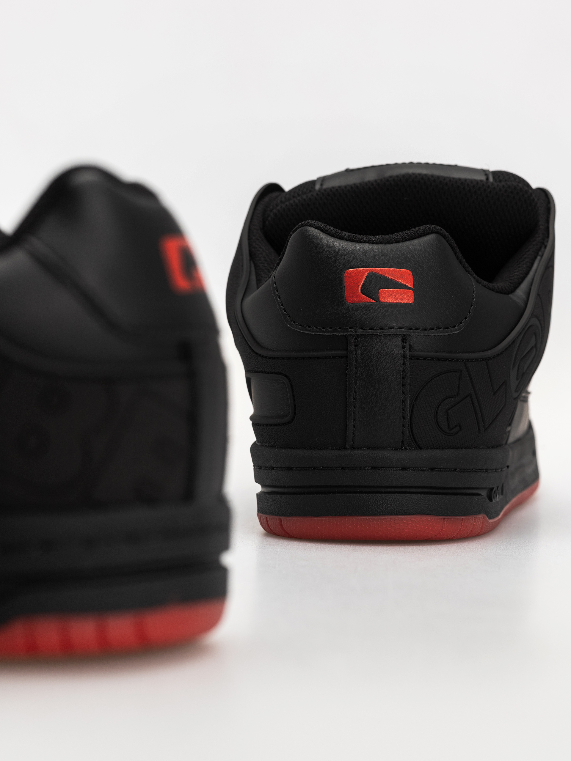 Buty Globe Tilt (black/red/charcoal)