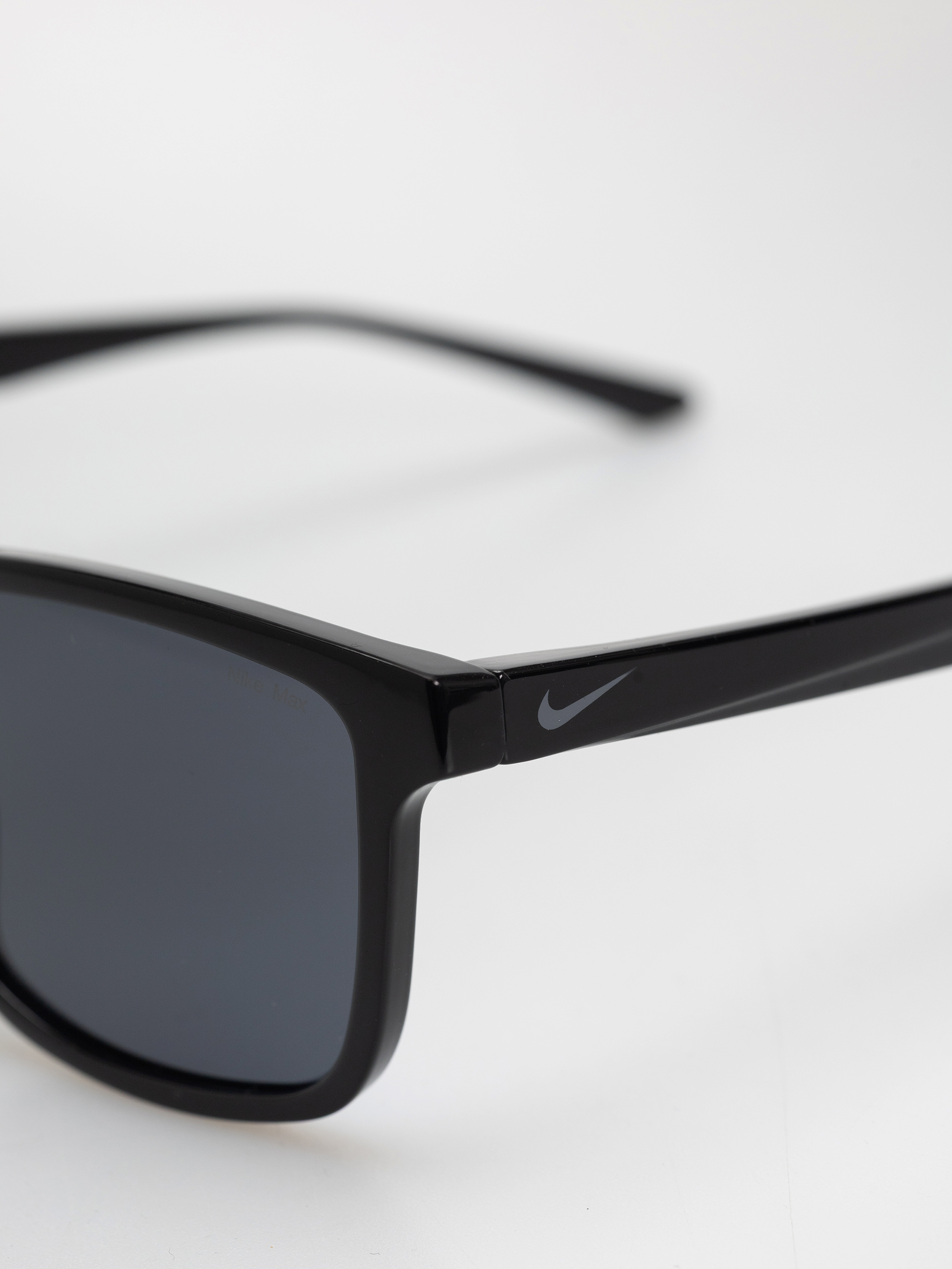 Okulary przeciwsłoneczne Nike Vital Core (black/grey)