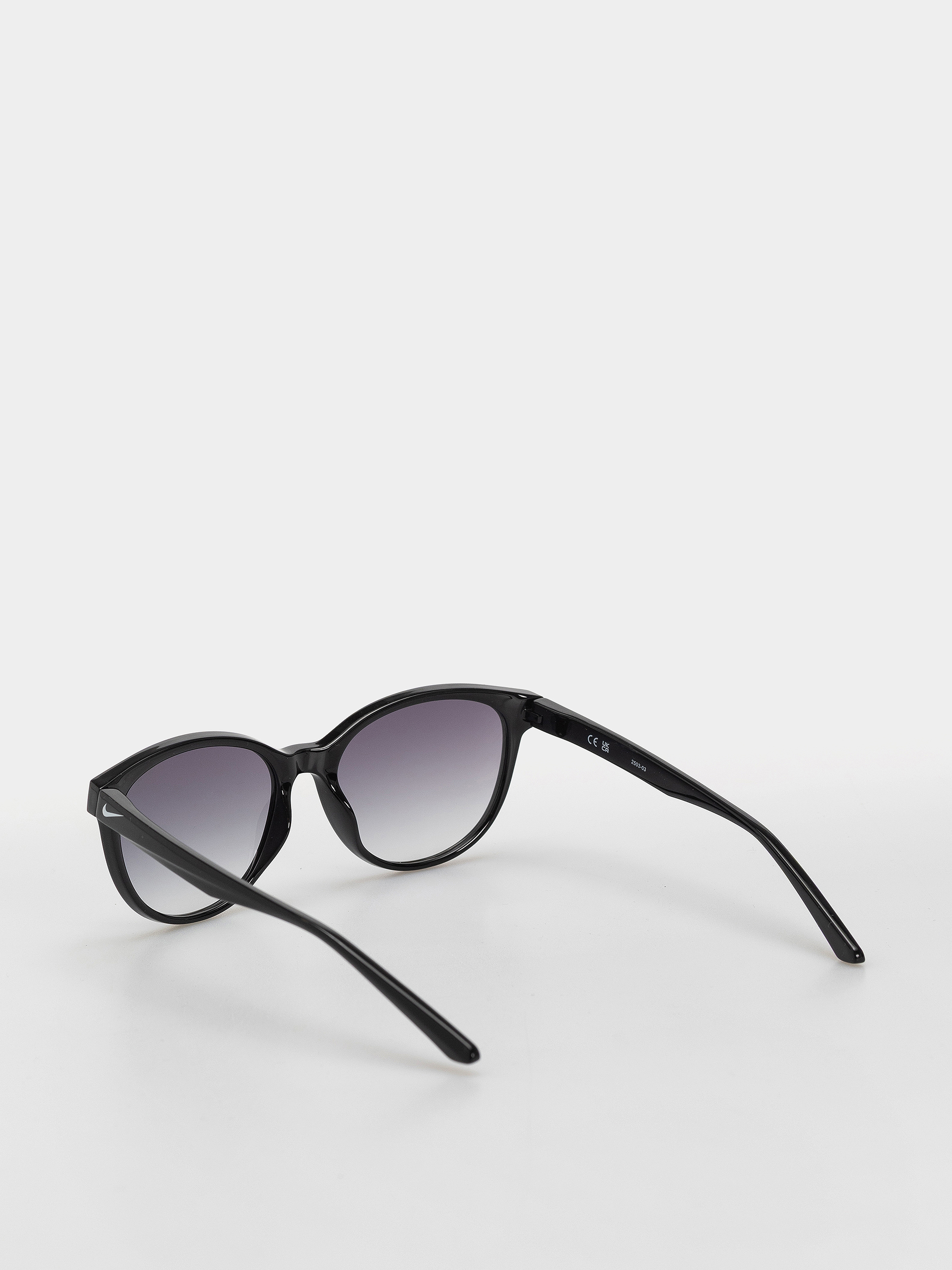 Okulary przeciwsłoneczne Nike Vital Trend (black/smoke gradient)