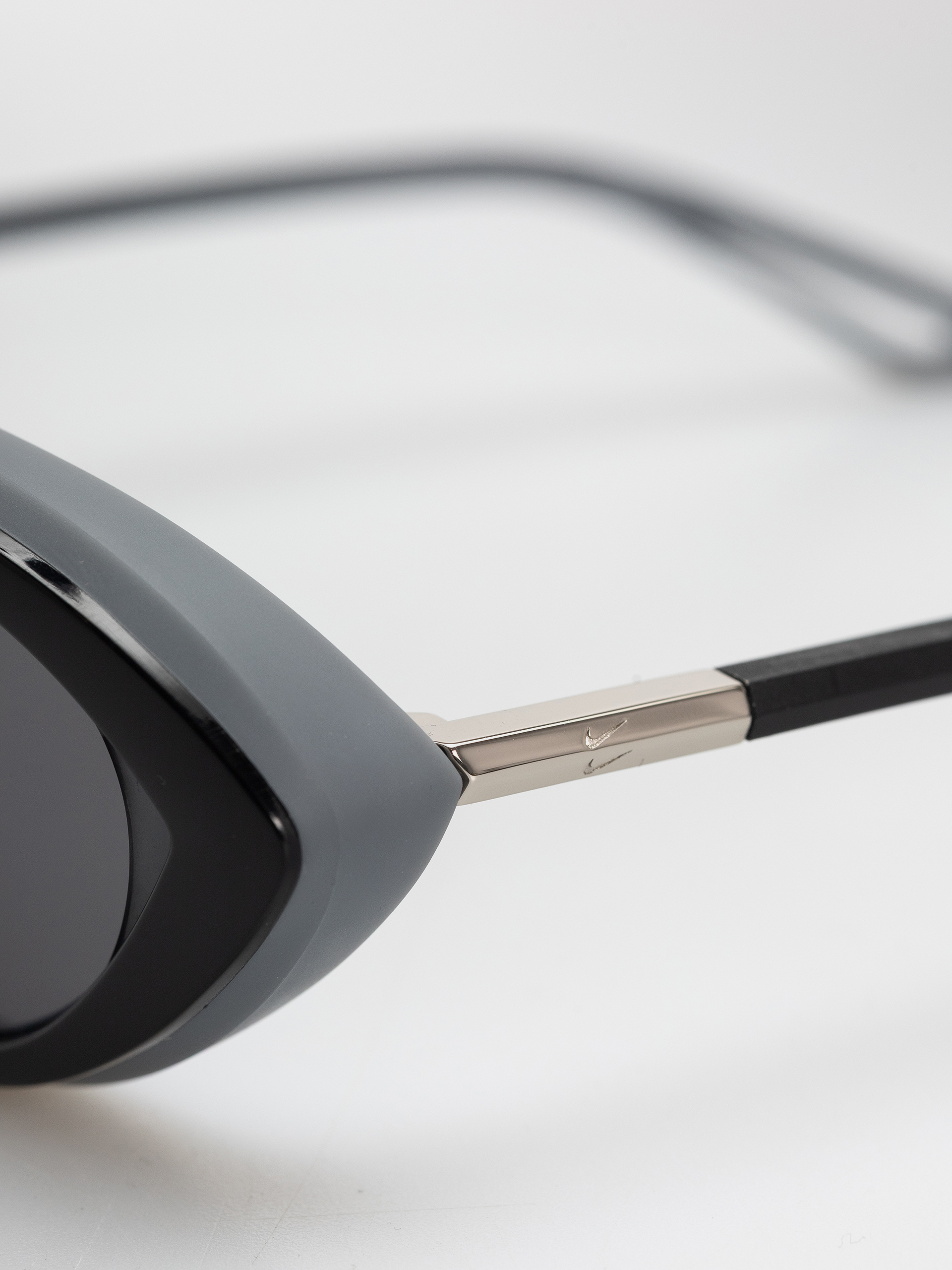 Okulary przeciwsłoneczne Nike Forge Envy (black/grey)