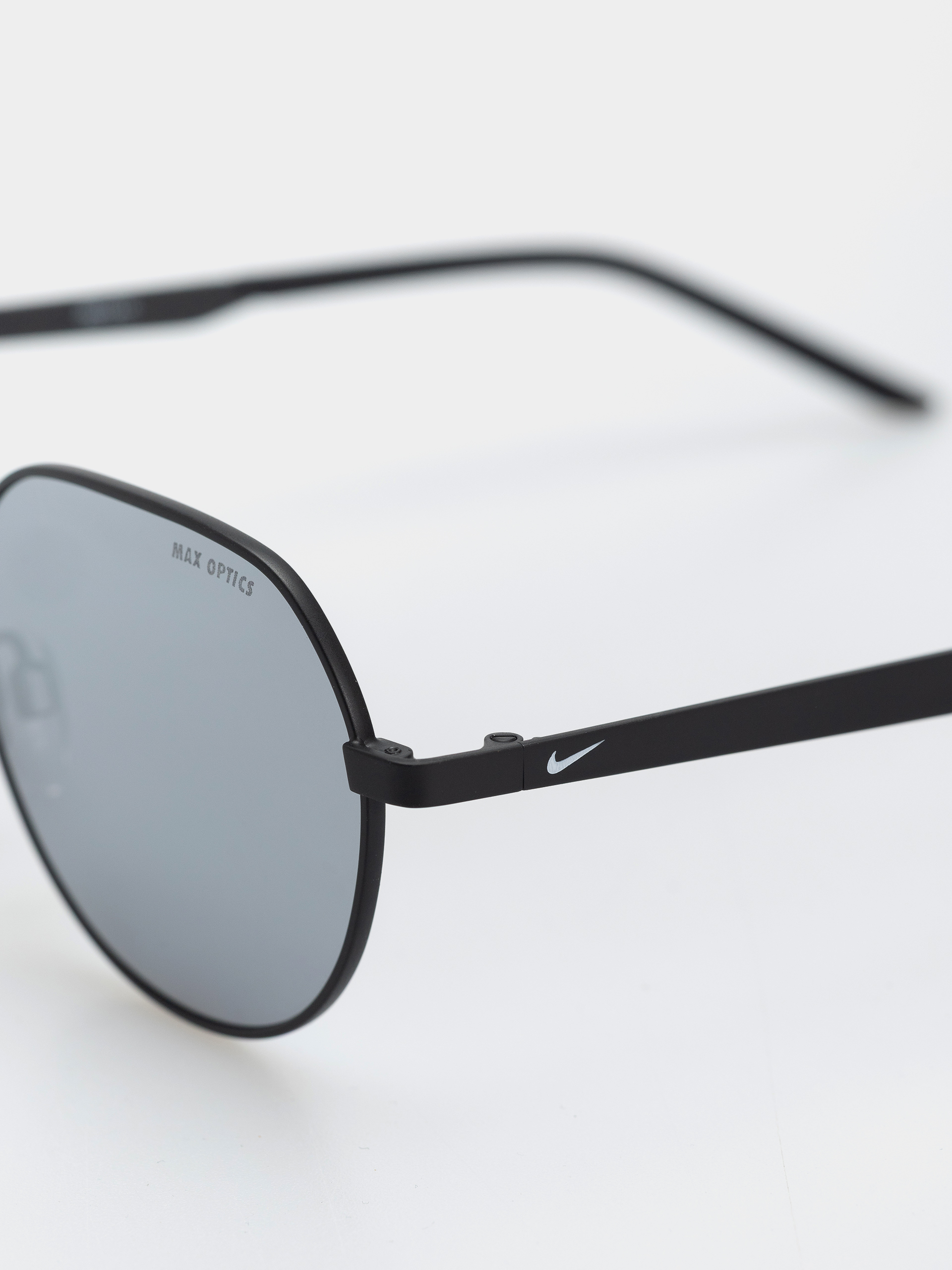 Okulary przeciwsłoneczne Nike Traveler Trend (matte black/chrome mirror)