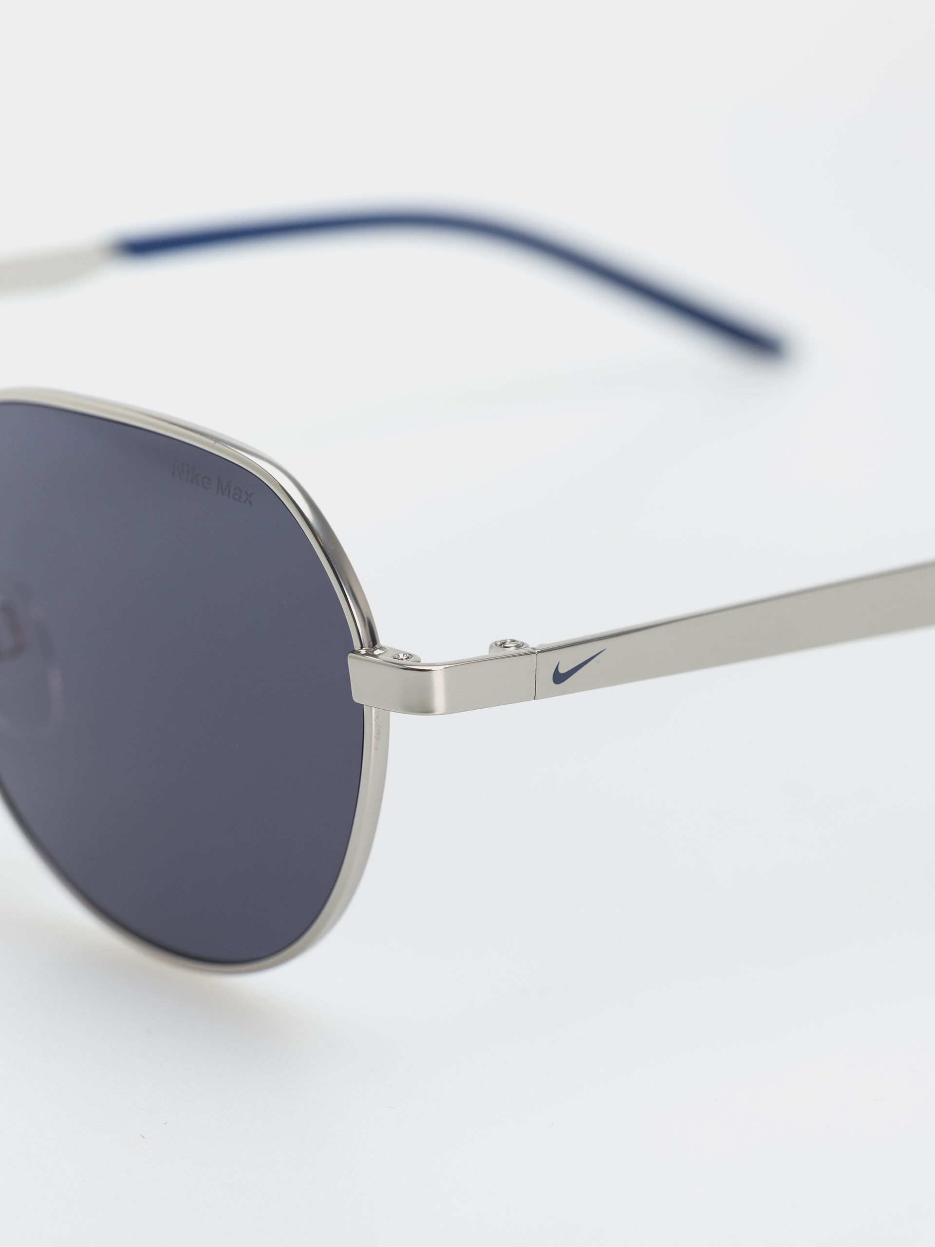 Okulary przeciwsłoneczne Nike Traveler Trend (satin silver/blue)