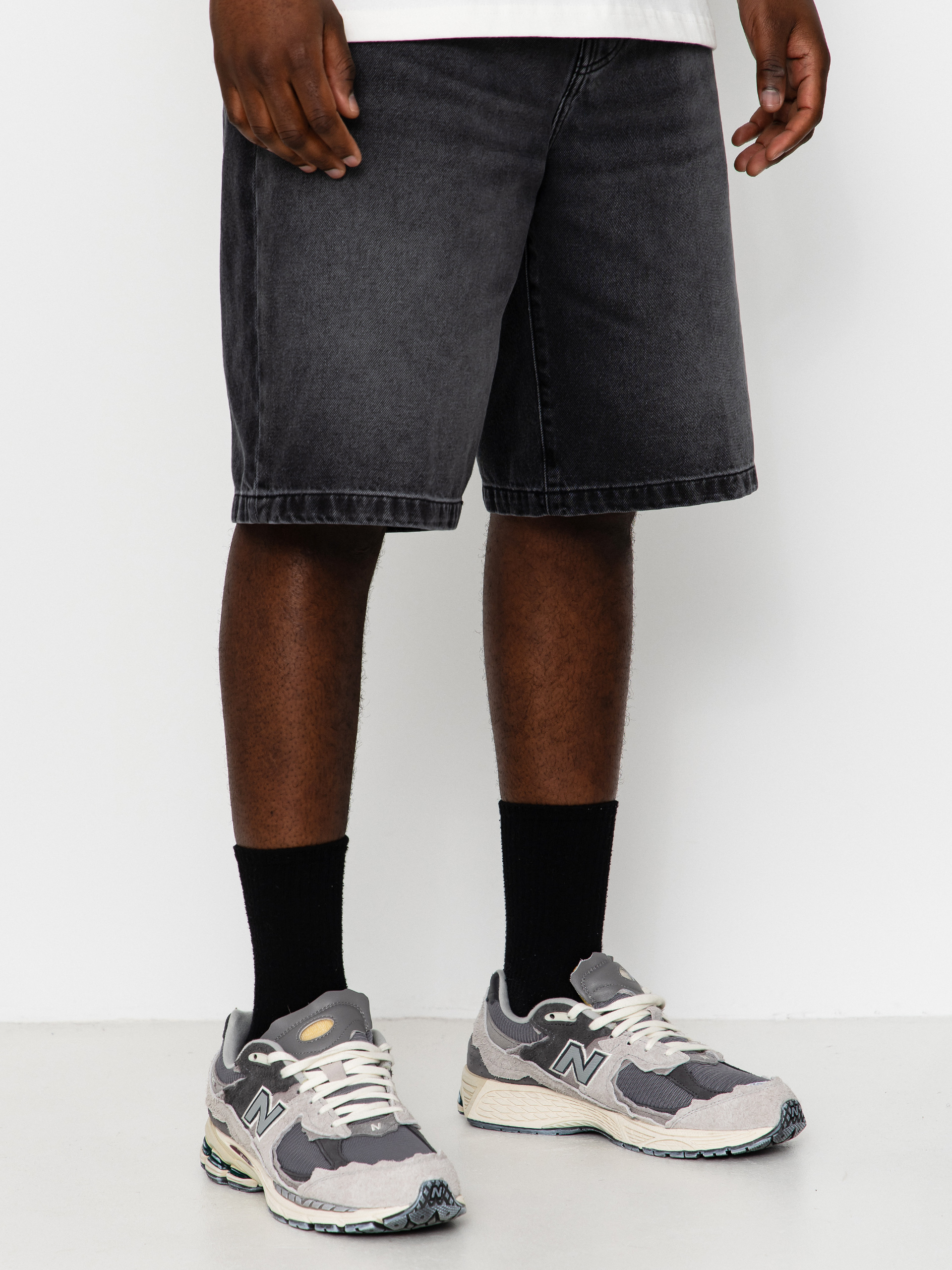 Szorty Carhartt WIP Landon (black worn bleached)