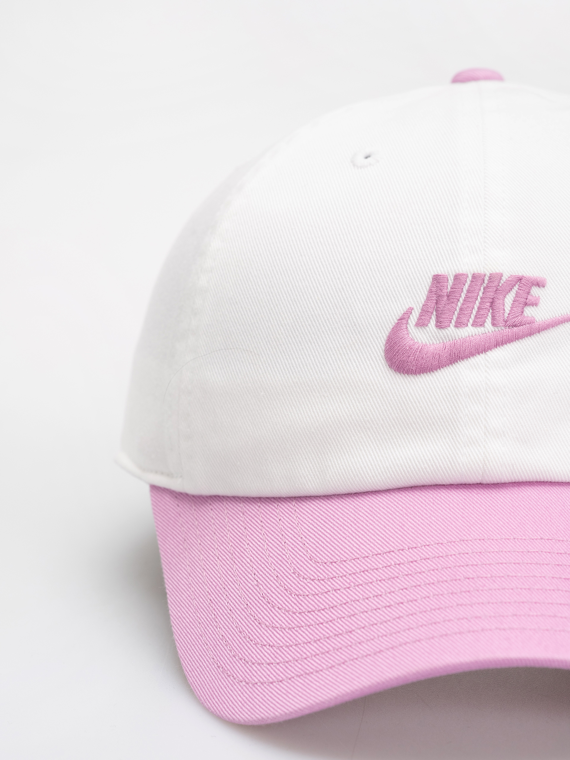Czapka z daszkiem Nike SB Club (white/lt magenta/lt magenta)