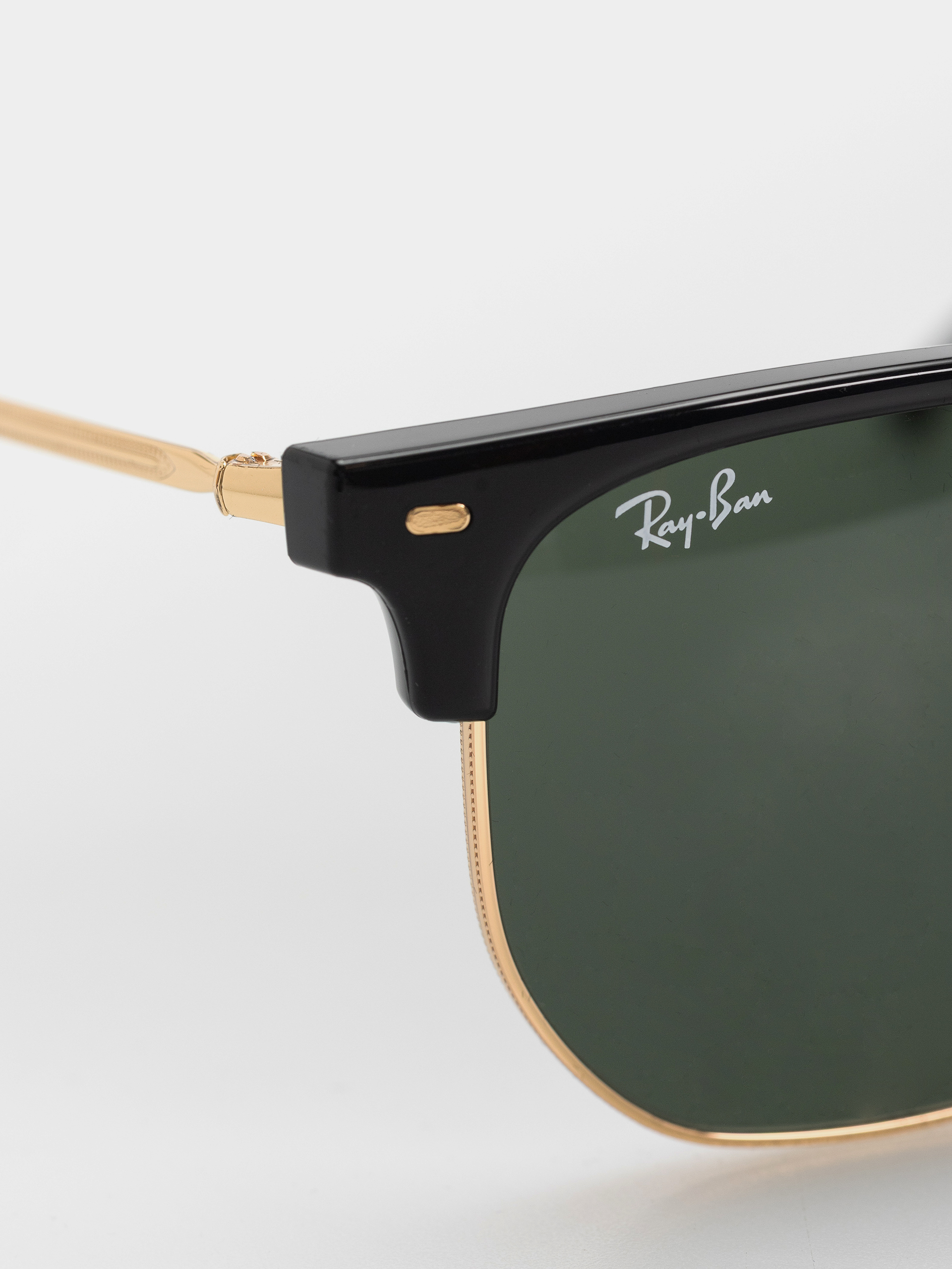 Okulary przeciwsłoneczne Ray-Ban New Clubmaster (polerowany czarno-złote/zielony)