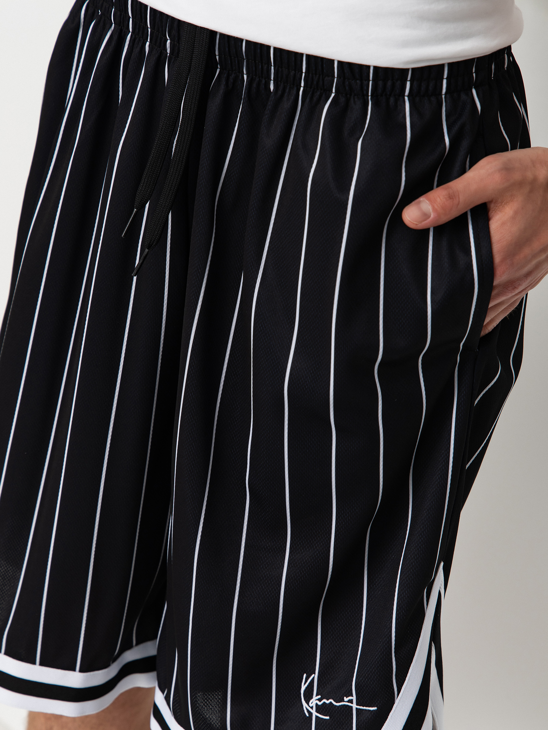 Szorty Karl Kani Small Signature Pinstripe Mesh (black/white)