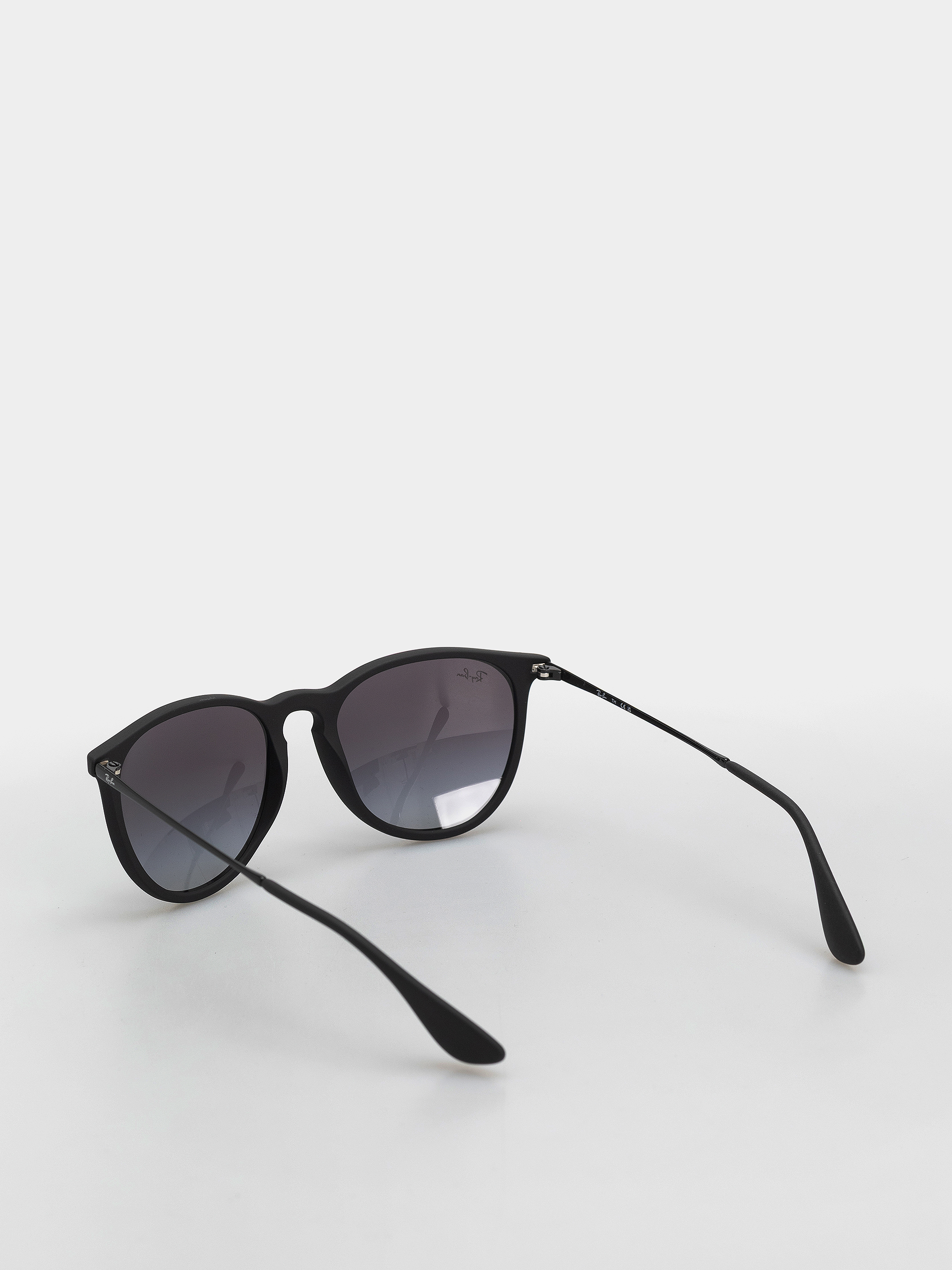 Okulary przeciwsłoneczne Ray-Ban Erika Classic (matowy guma czarny/szary gradalny)