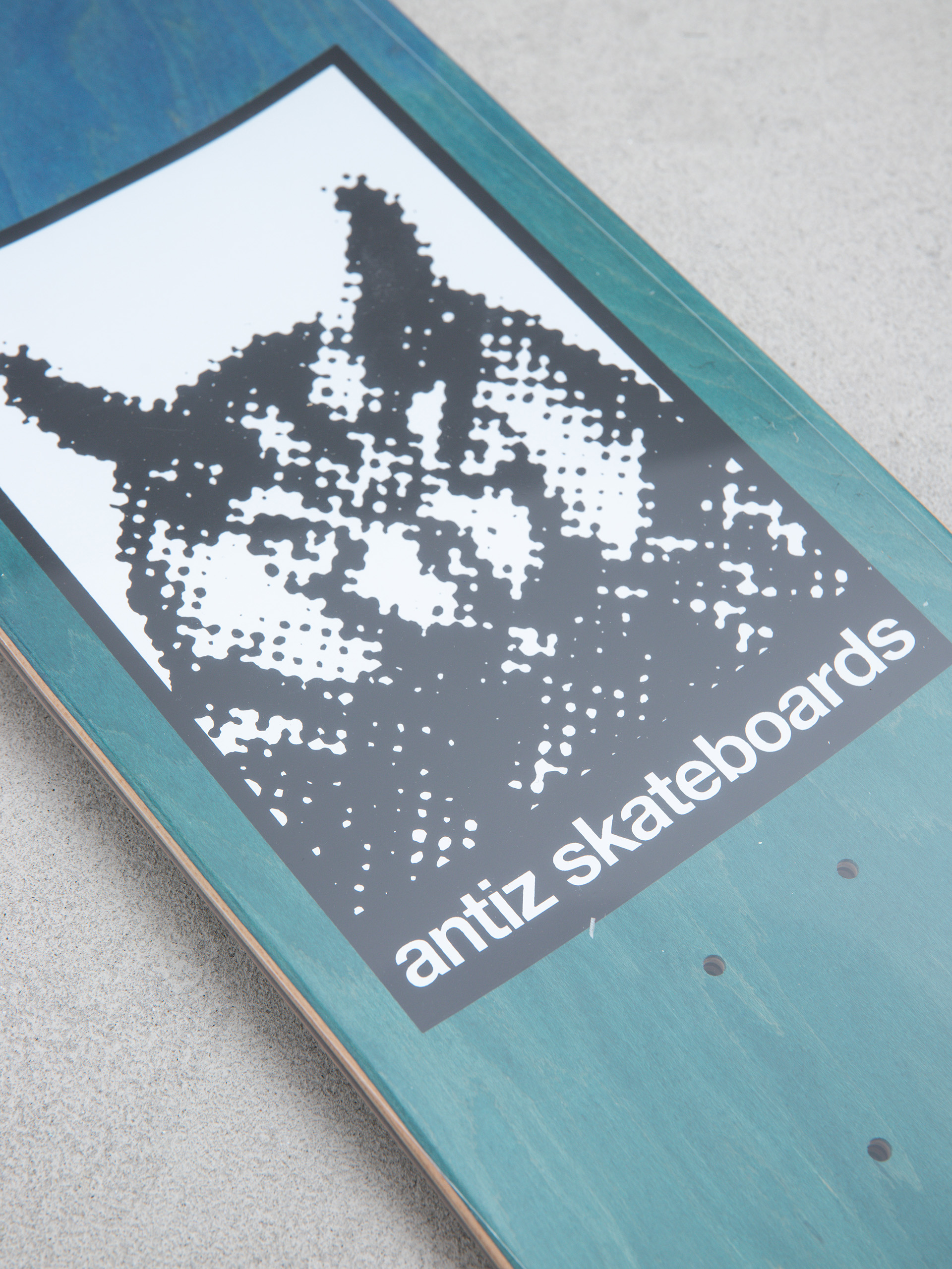 Deck Antiz Oslo M Shape Medium (white)