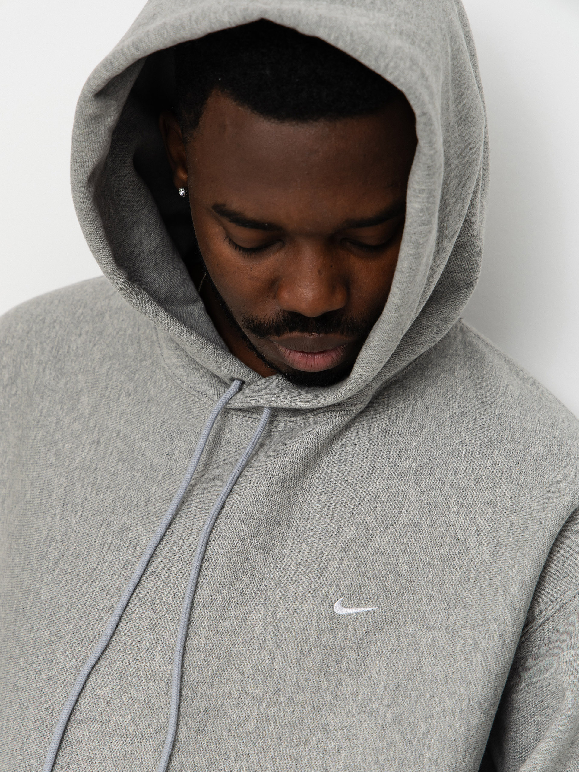 Bluza z kapturem Nike SB Solo Swoosh HD (dk grey heather/lt smoke grey/white)