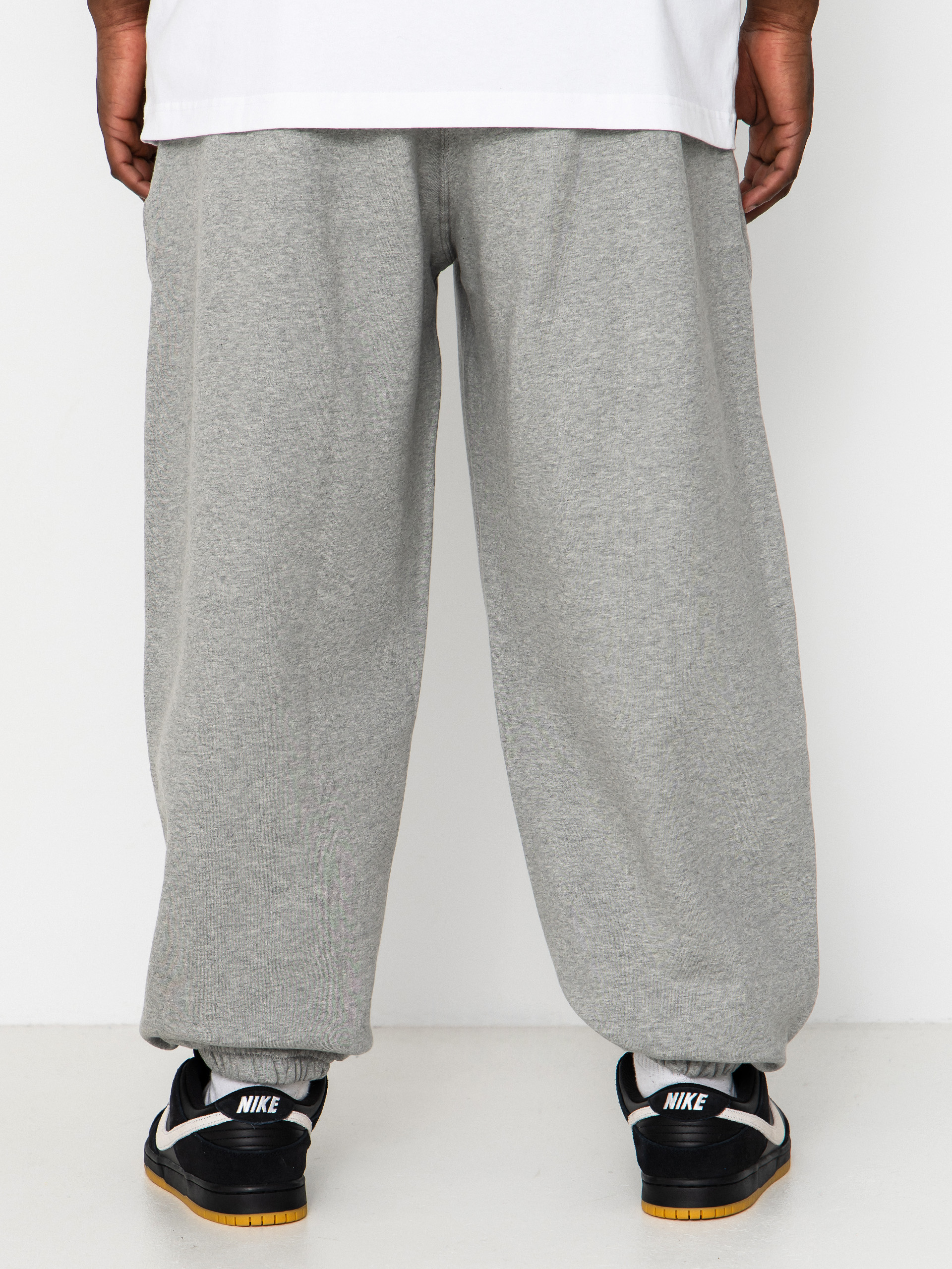 Spodnie Nike SB Solo Swoosh (dk grey heather/lt smoke grey/white)