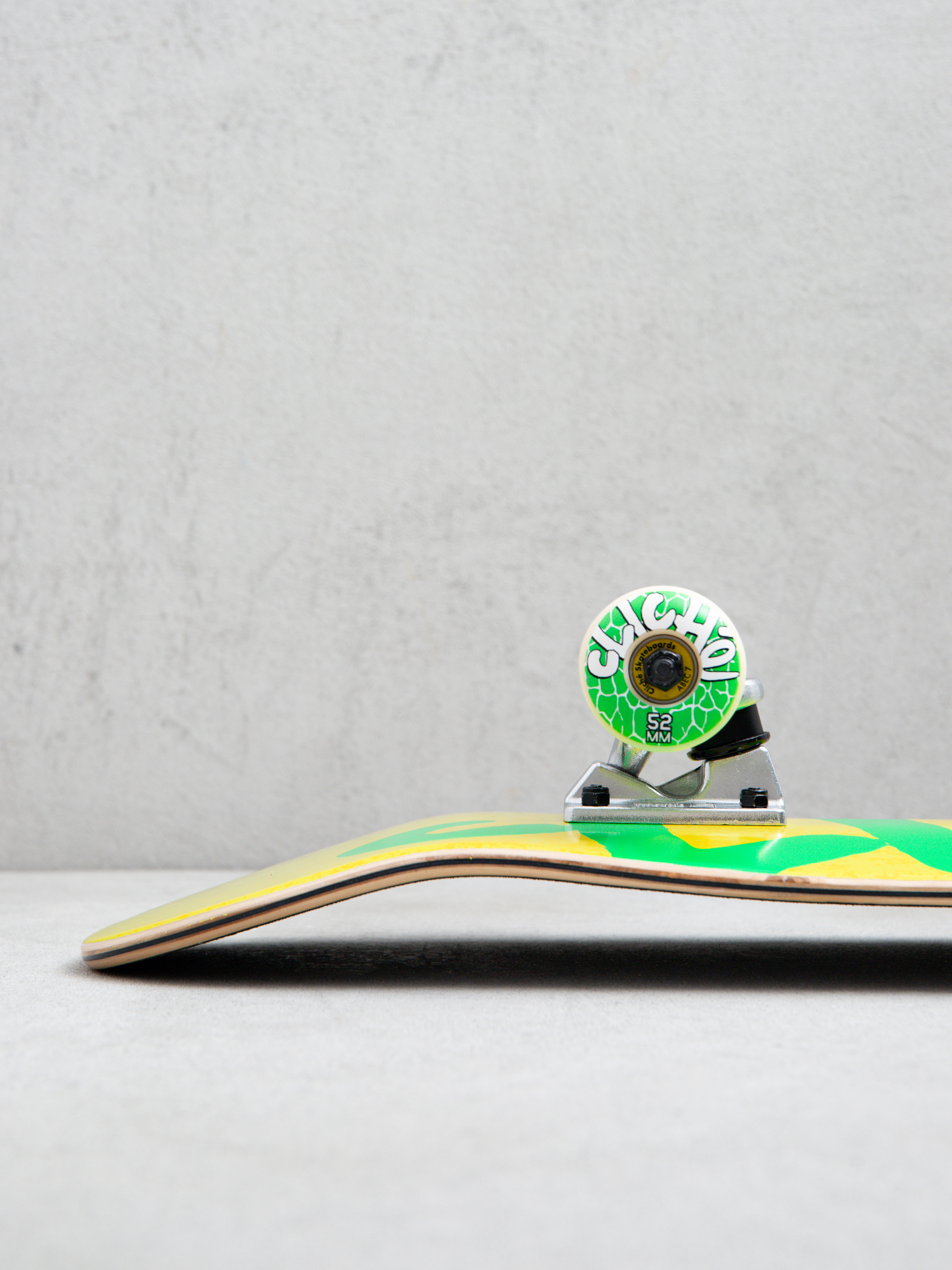 Deskorolka Cliche Handwritten (yellow/green)