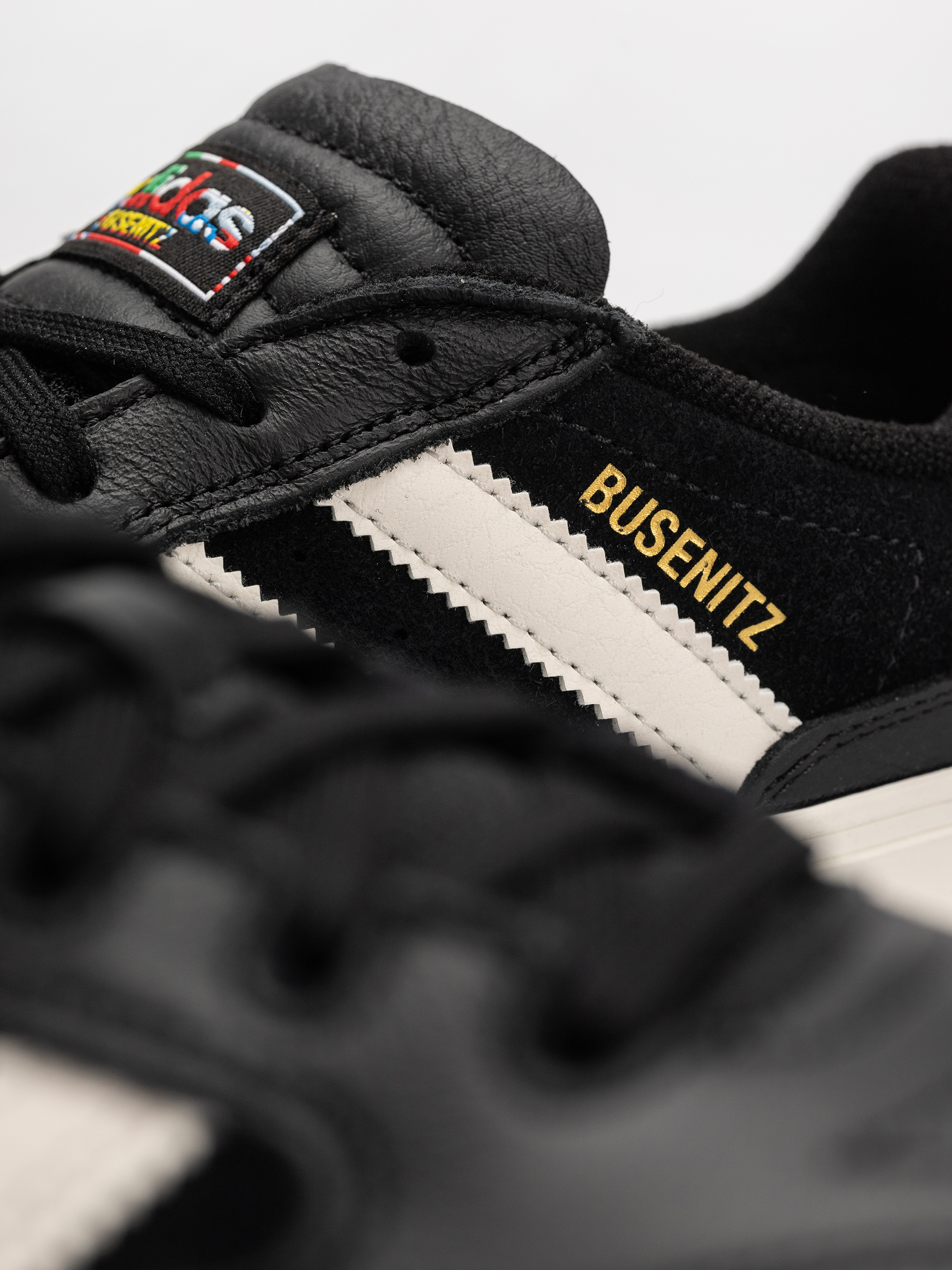 Buty adidas Busenitz Vulc II (cblack/cwhite/goldmt)