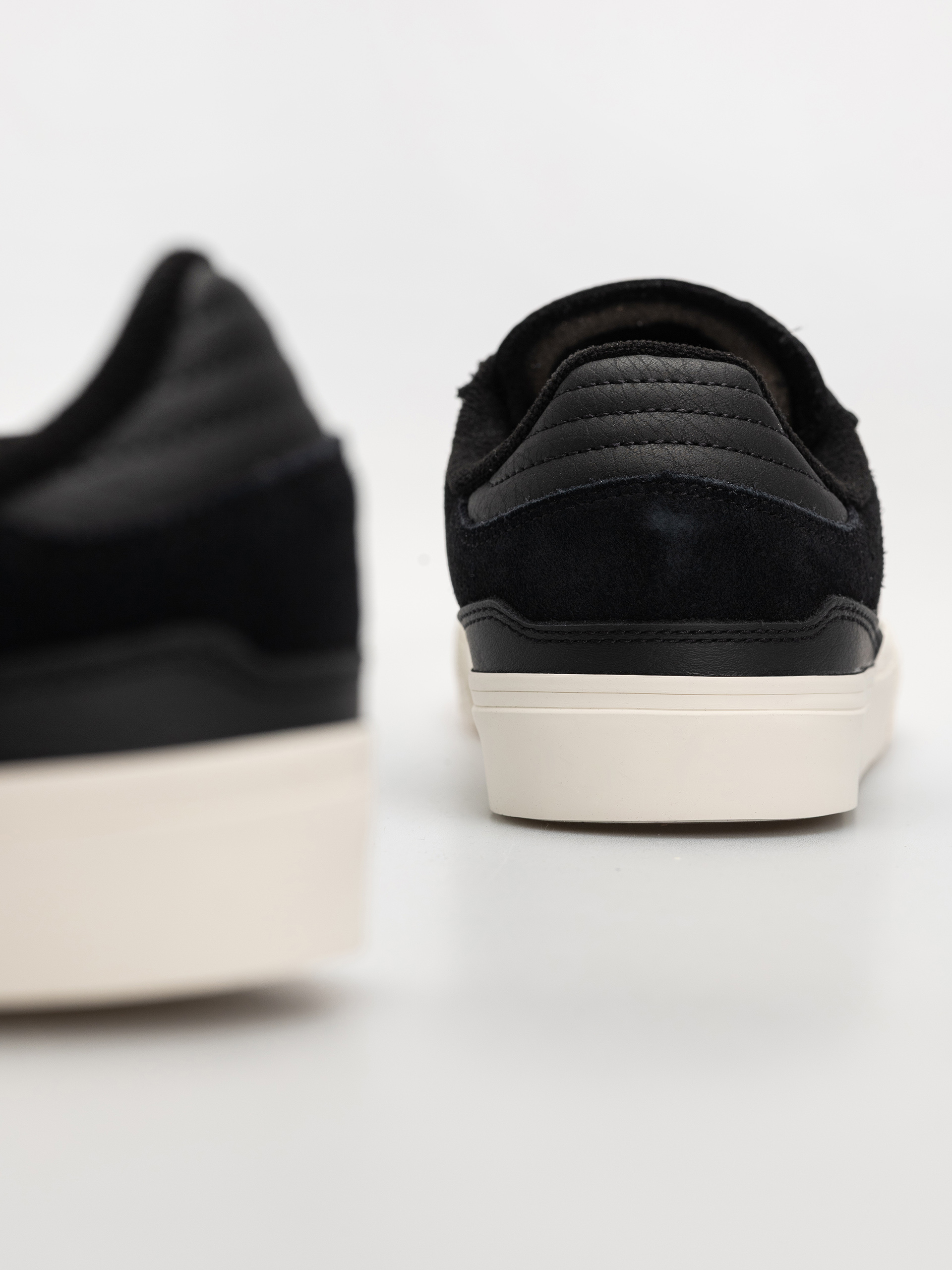 Buty adidas Busenitz Vulc II (cblack/cwhite/goldmt)