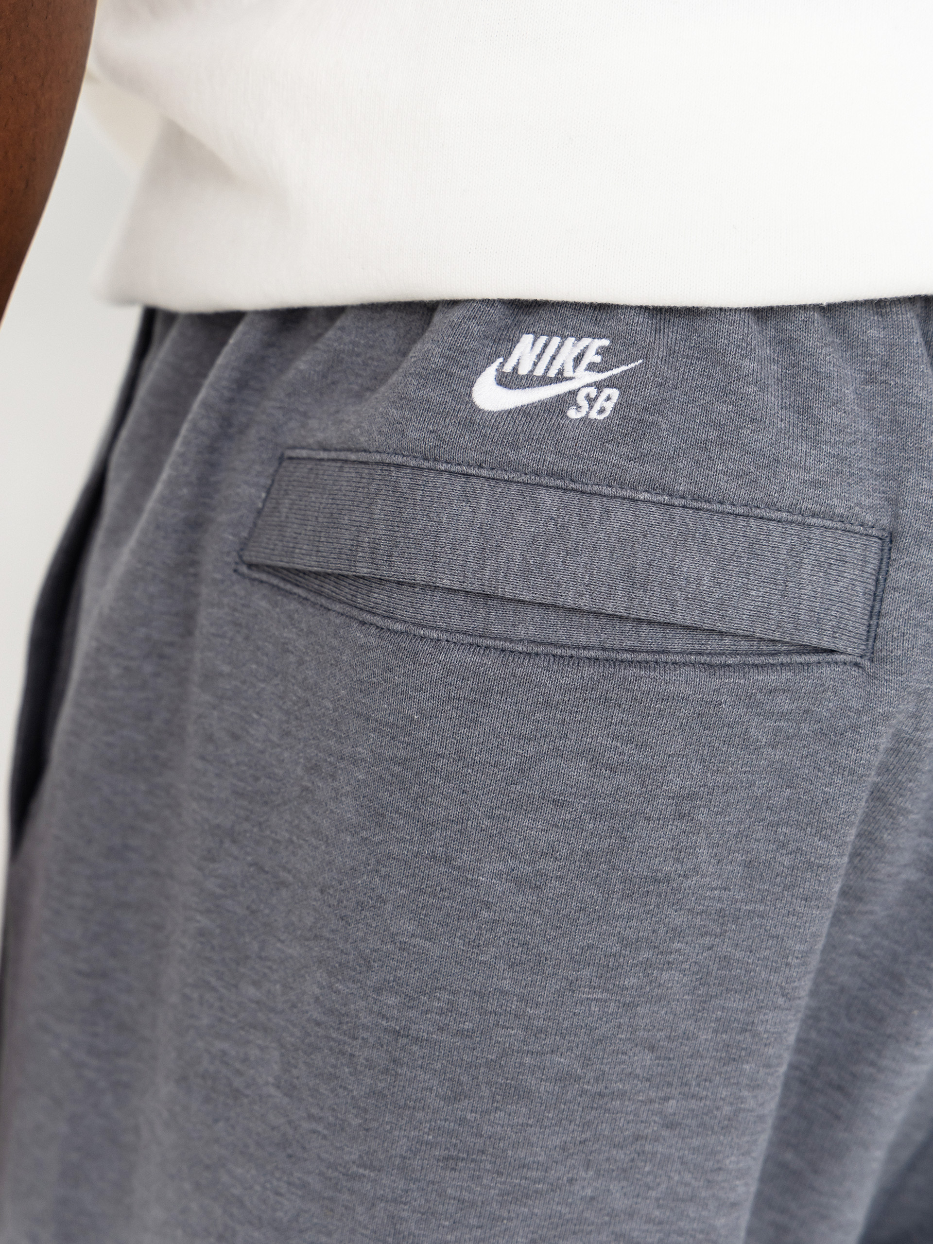 Szorty Nike SB Gfx Flc (cool grey/htr/white)