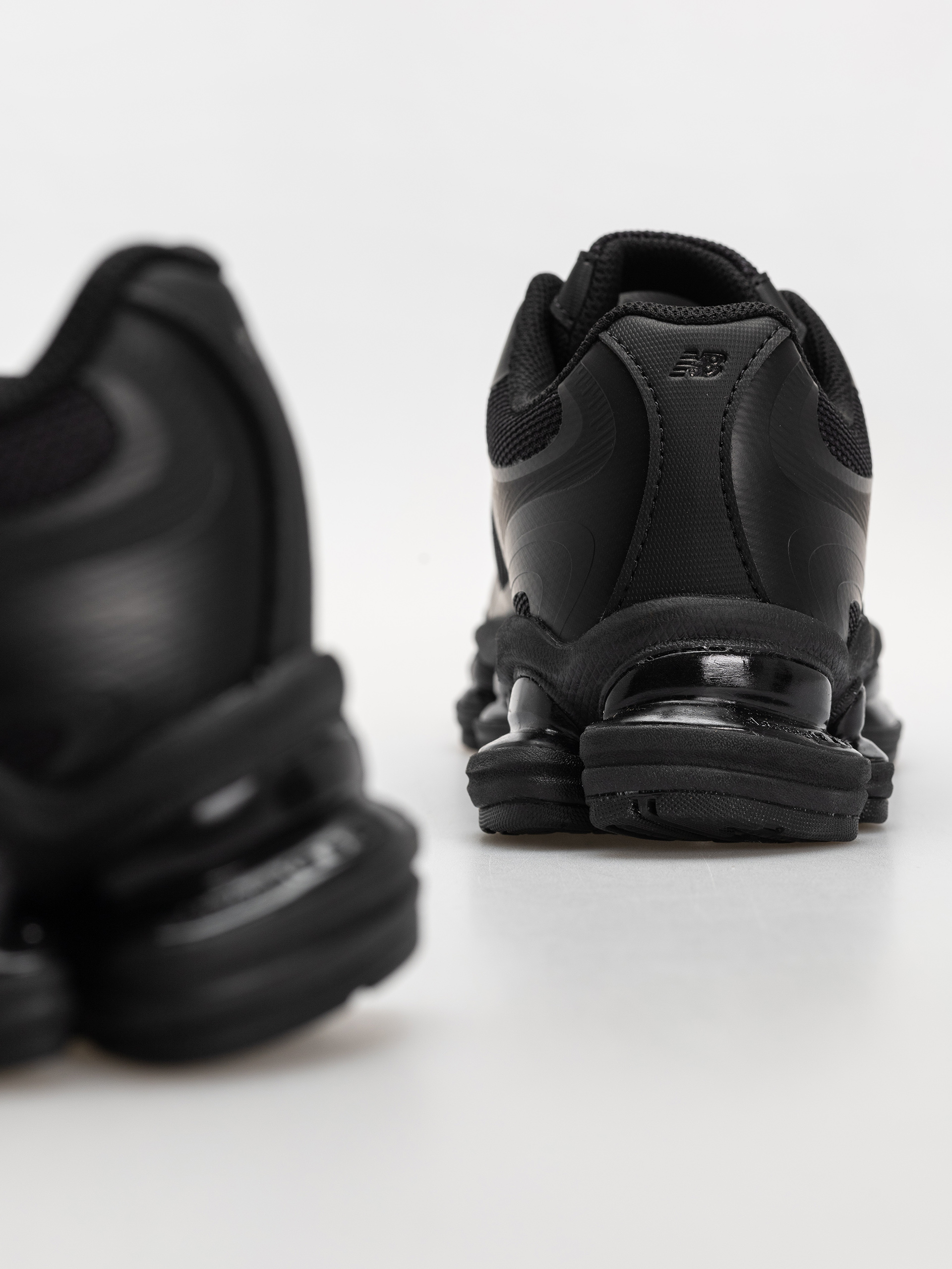 Buty New Balance 2000 (black/white)