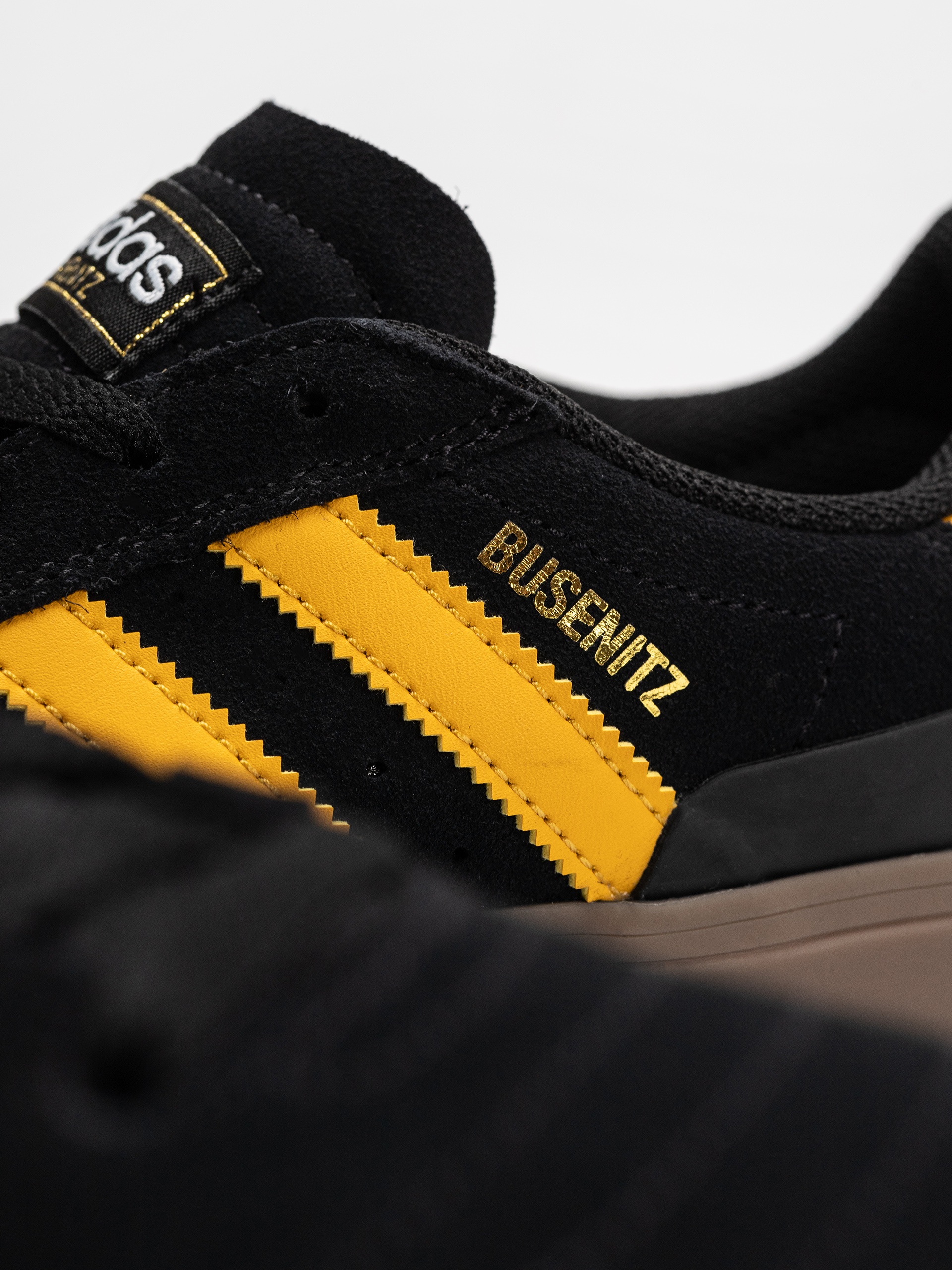 Buty adidas Busenitz Vulc II (cblack/preyel/gum4)