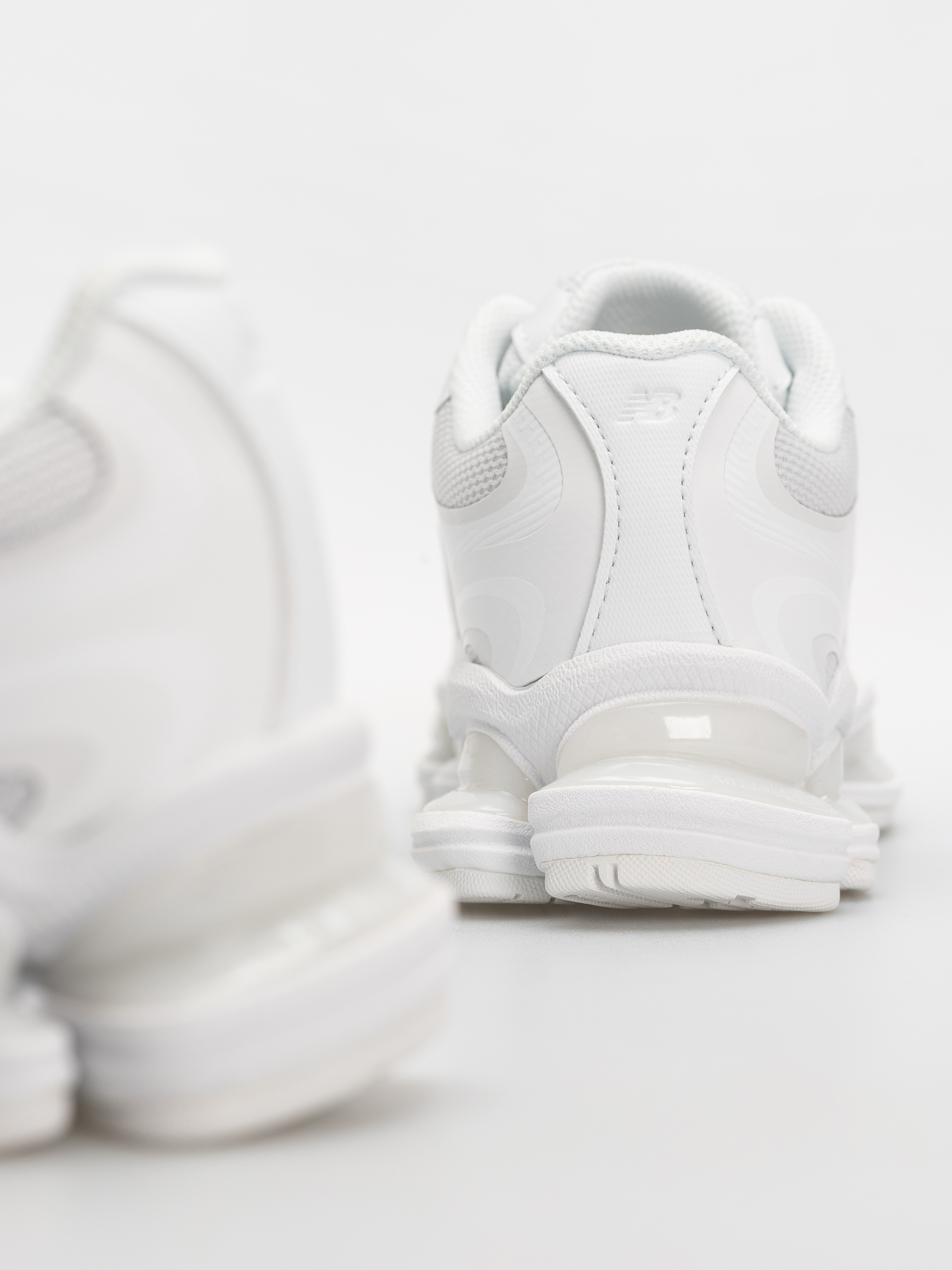 Buty New Balance 2000 (white/white/black)