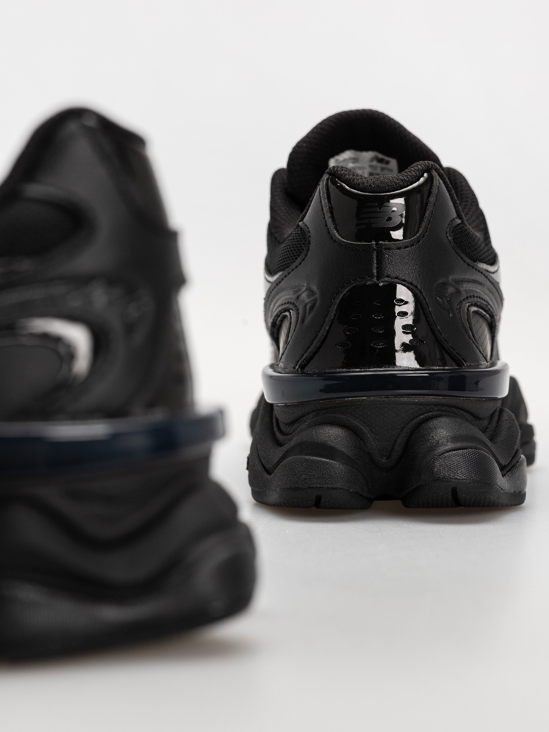 Buty New Balance 9060 (black/black)