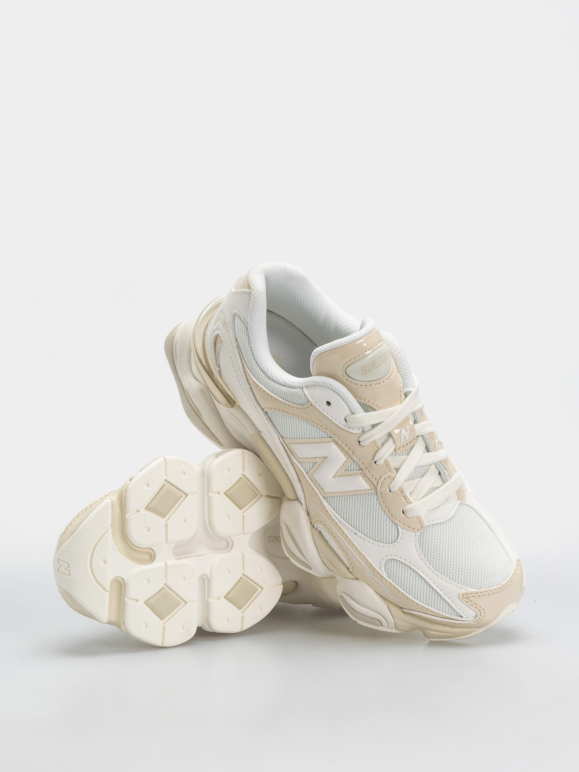 Buty New Balance 9060 (bone/sea salt)