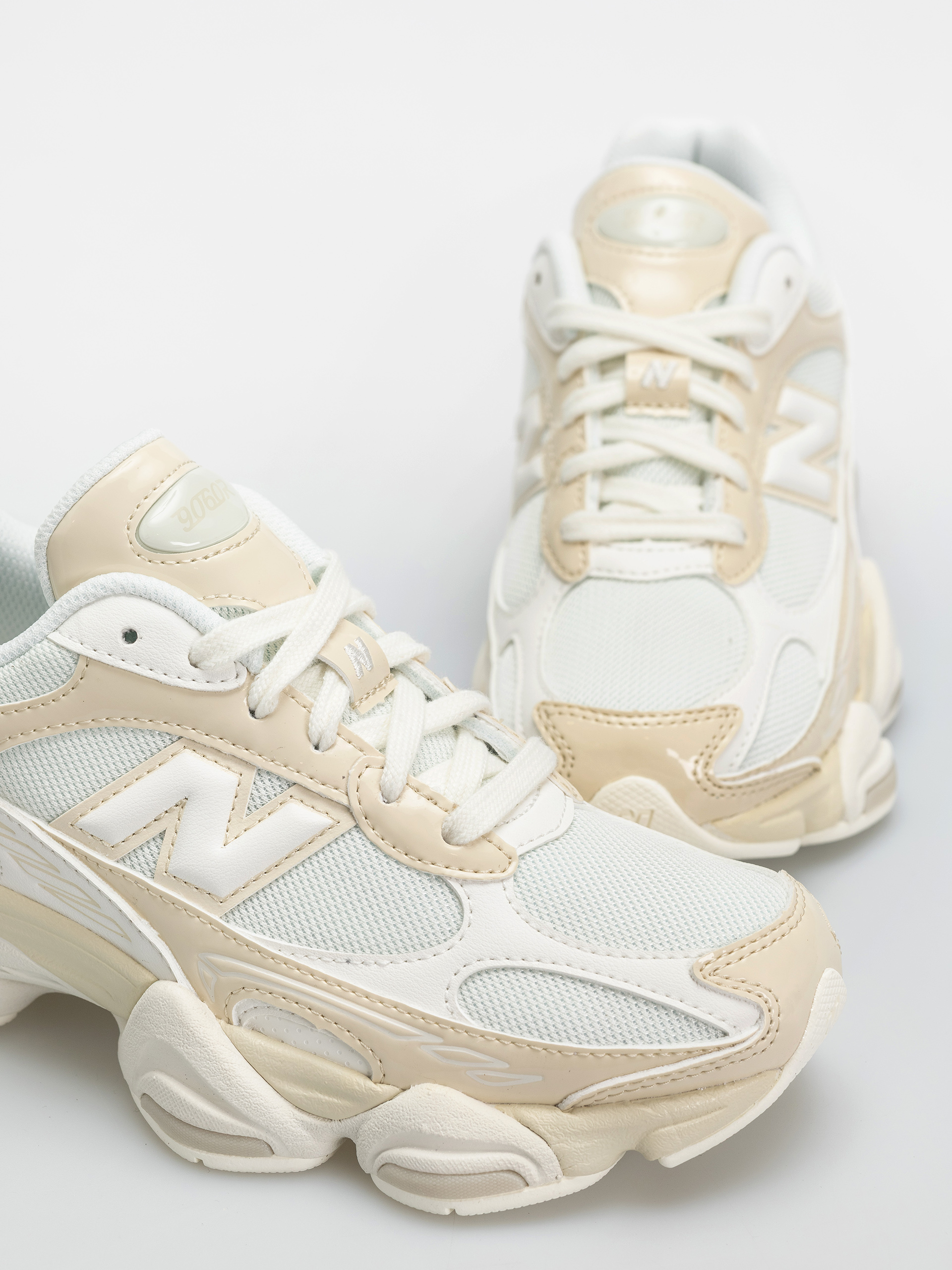 Buty New Balance 9060 (bone/sea salt)