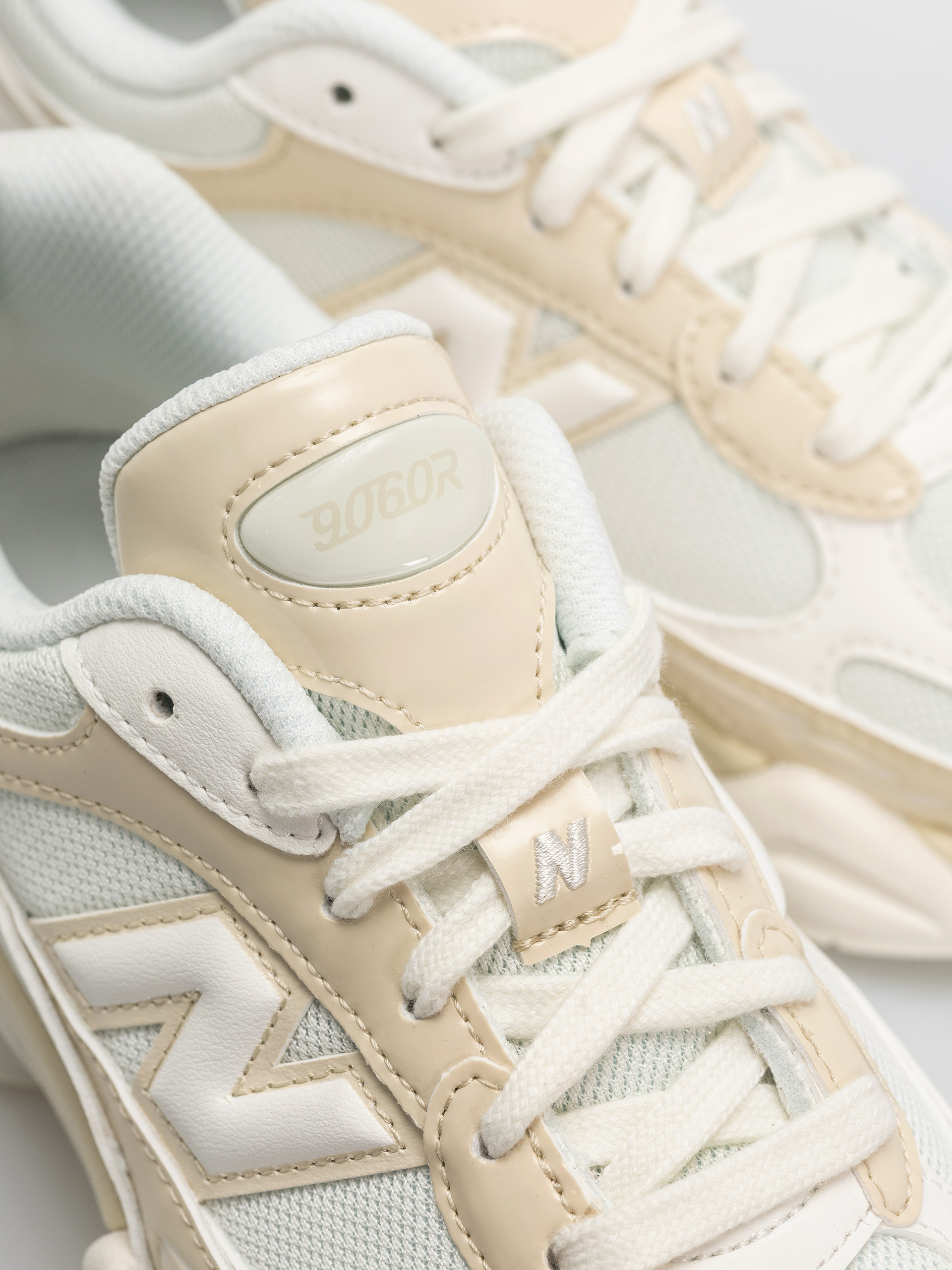 Buty New Balance 9060 (bone/sea salt)