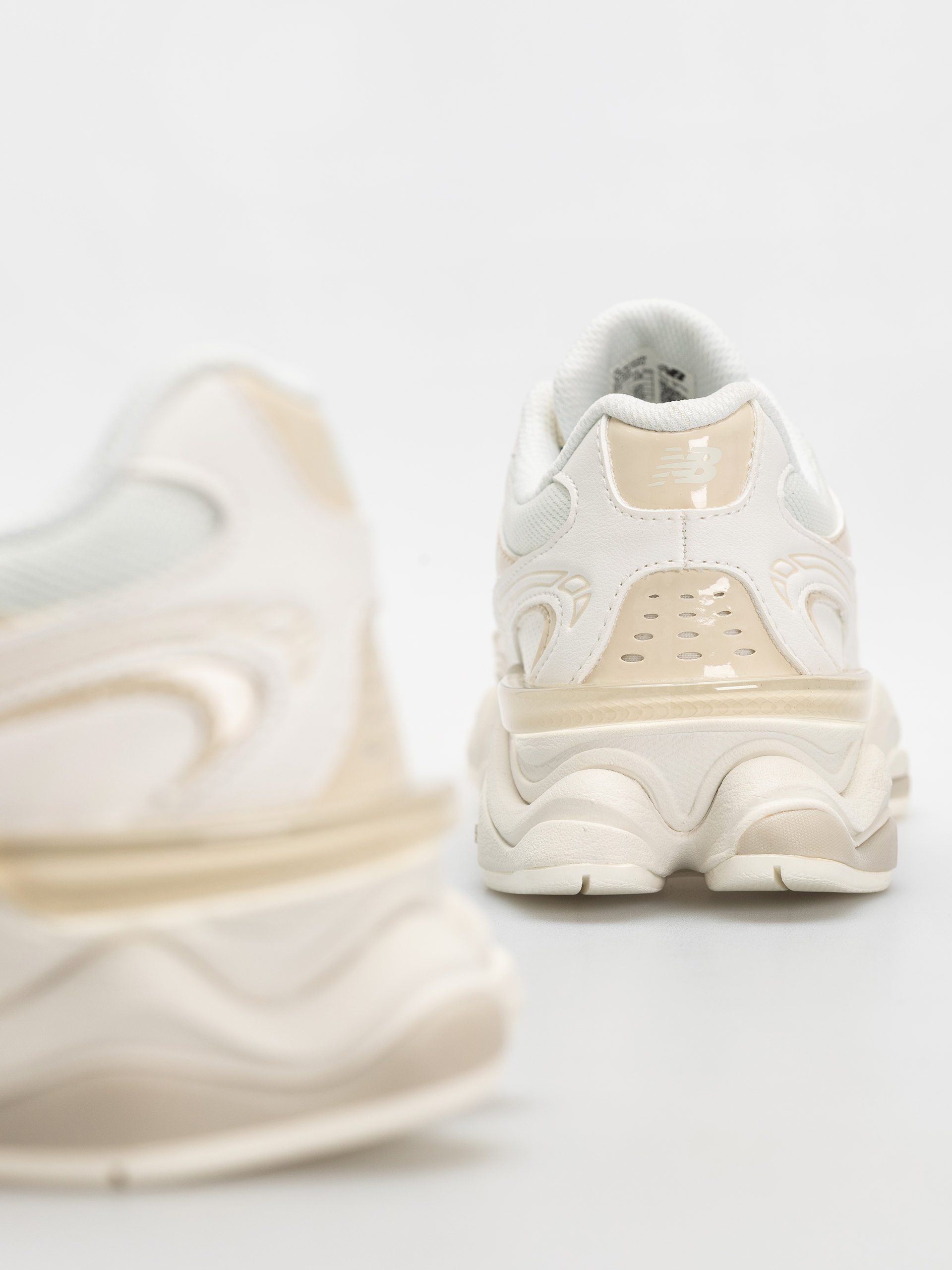 Buty New Balance 9060 (bone/sea salt)