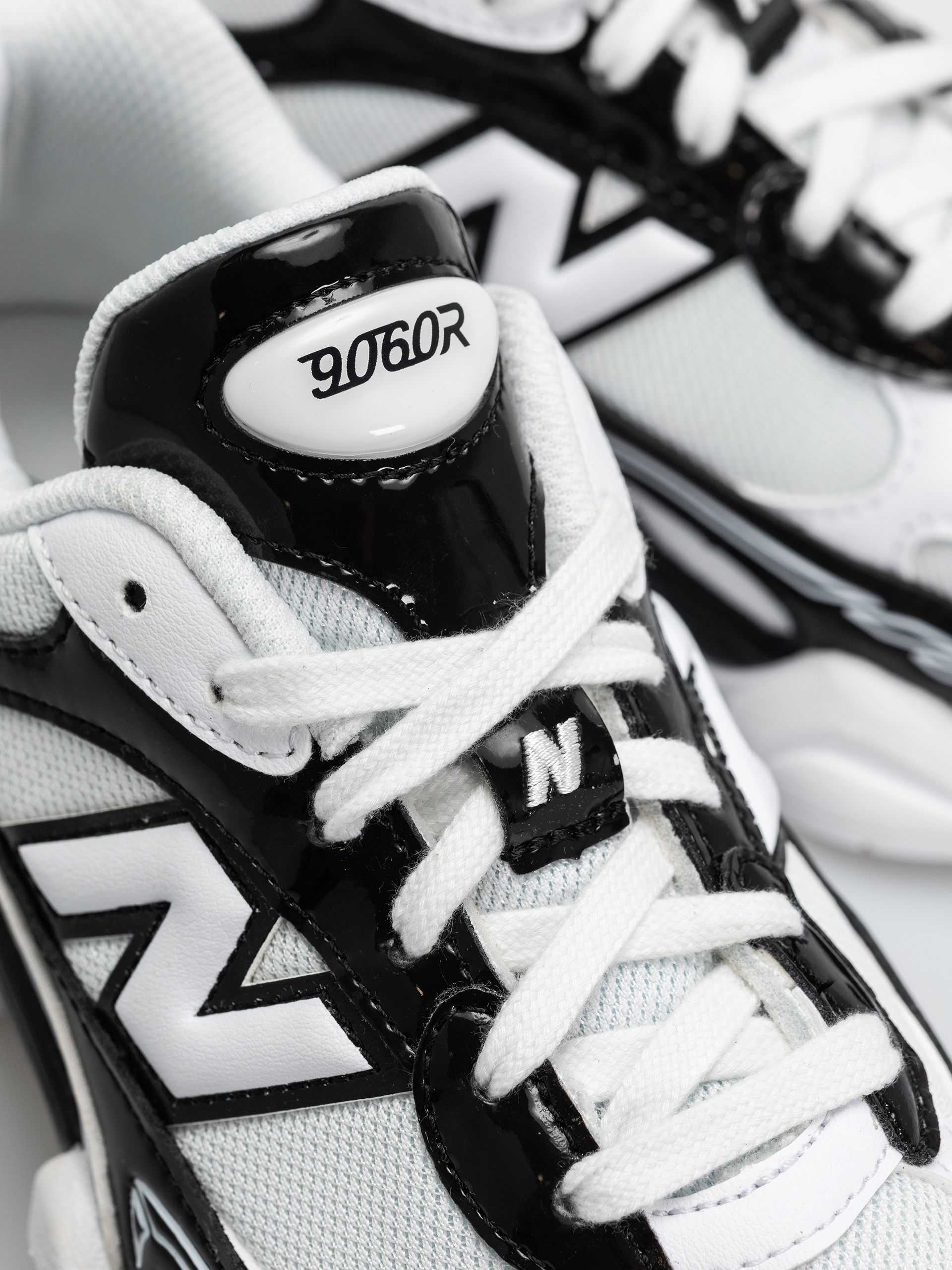 Buty New Balance 9060 (black/white)