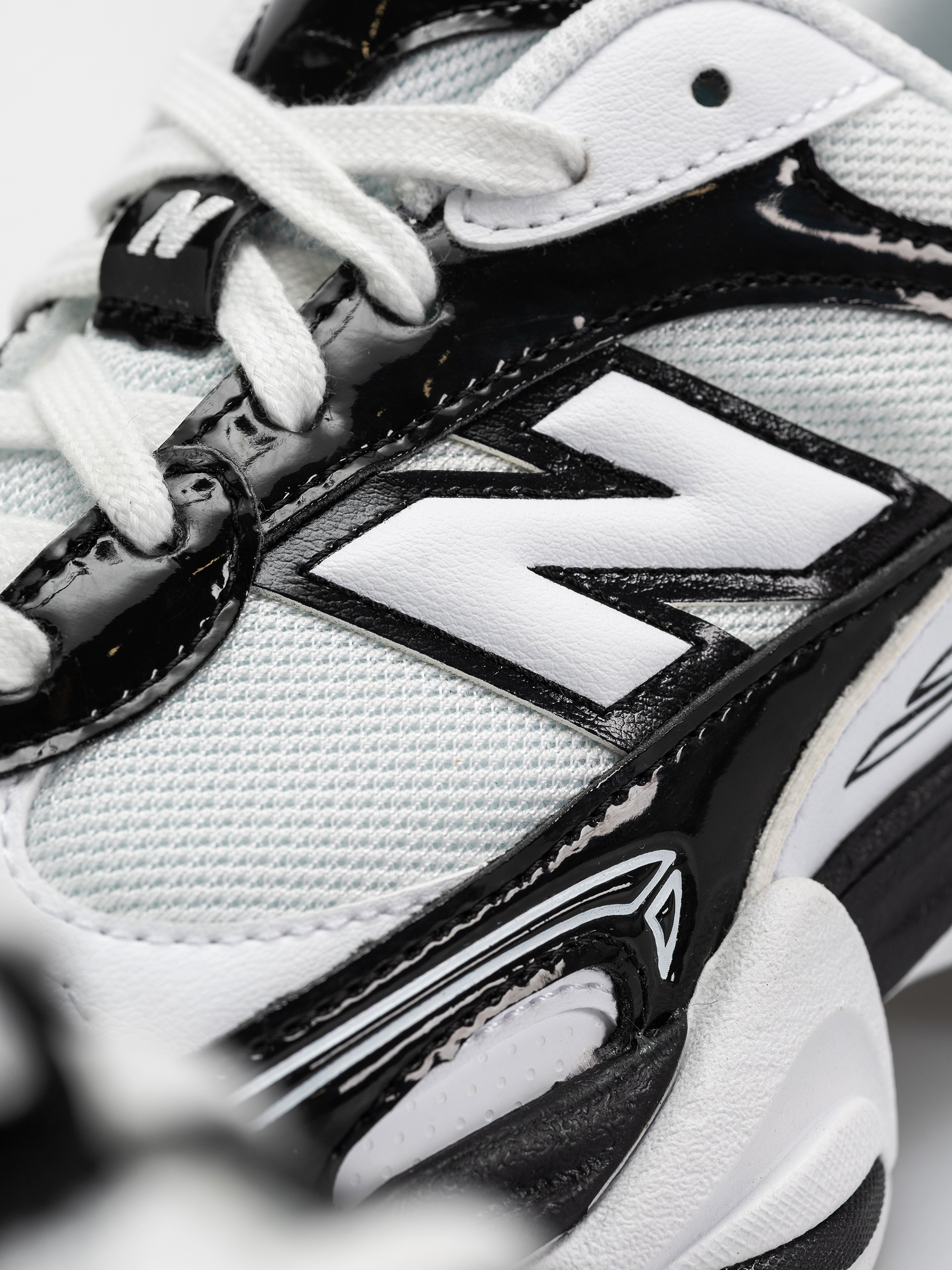 Buty New Balance 9060 (black/white)