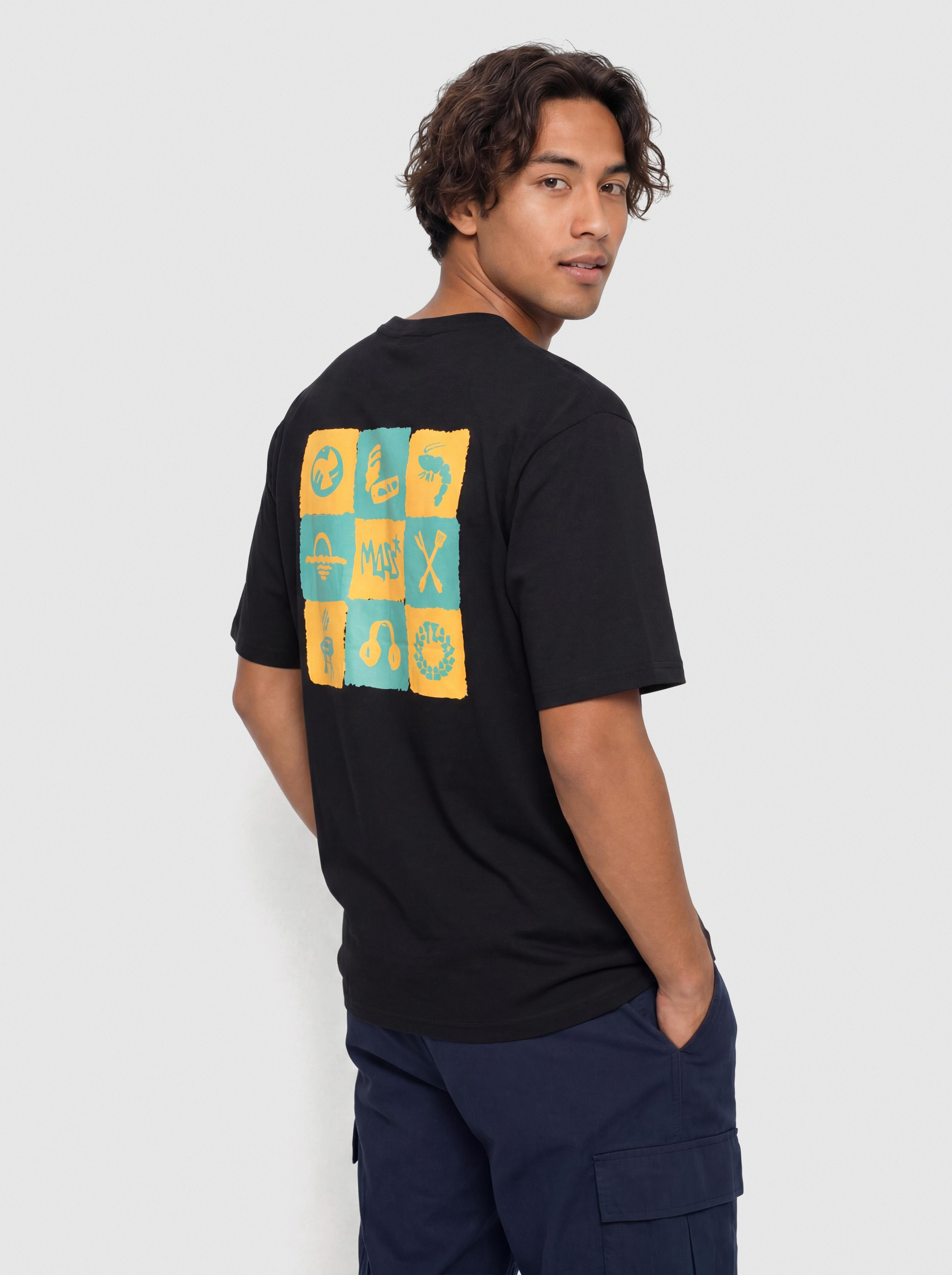 T-shirt MassDnm Permanent Vacations (black)