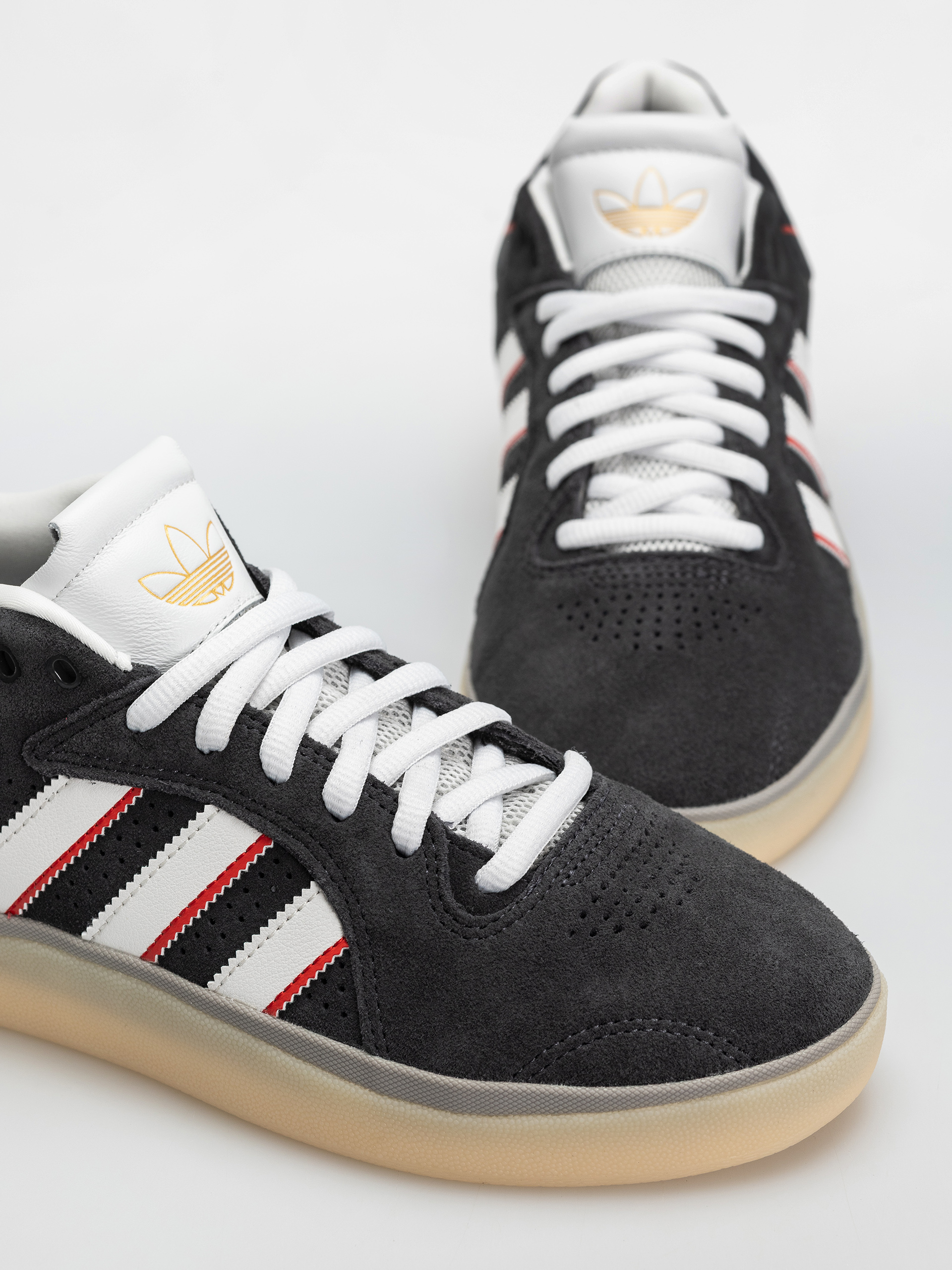 Buty adidas Tyshawn (carbon/crywht/betsca)