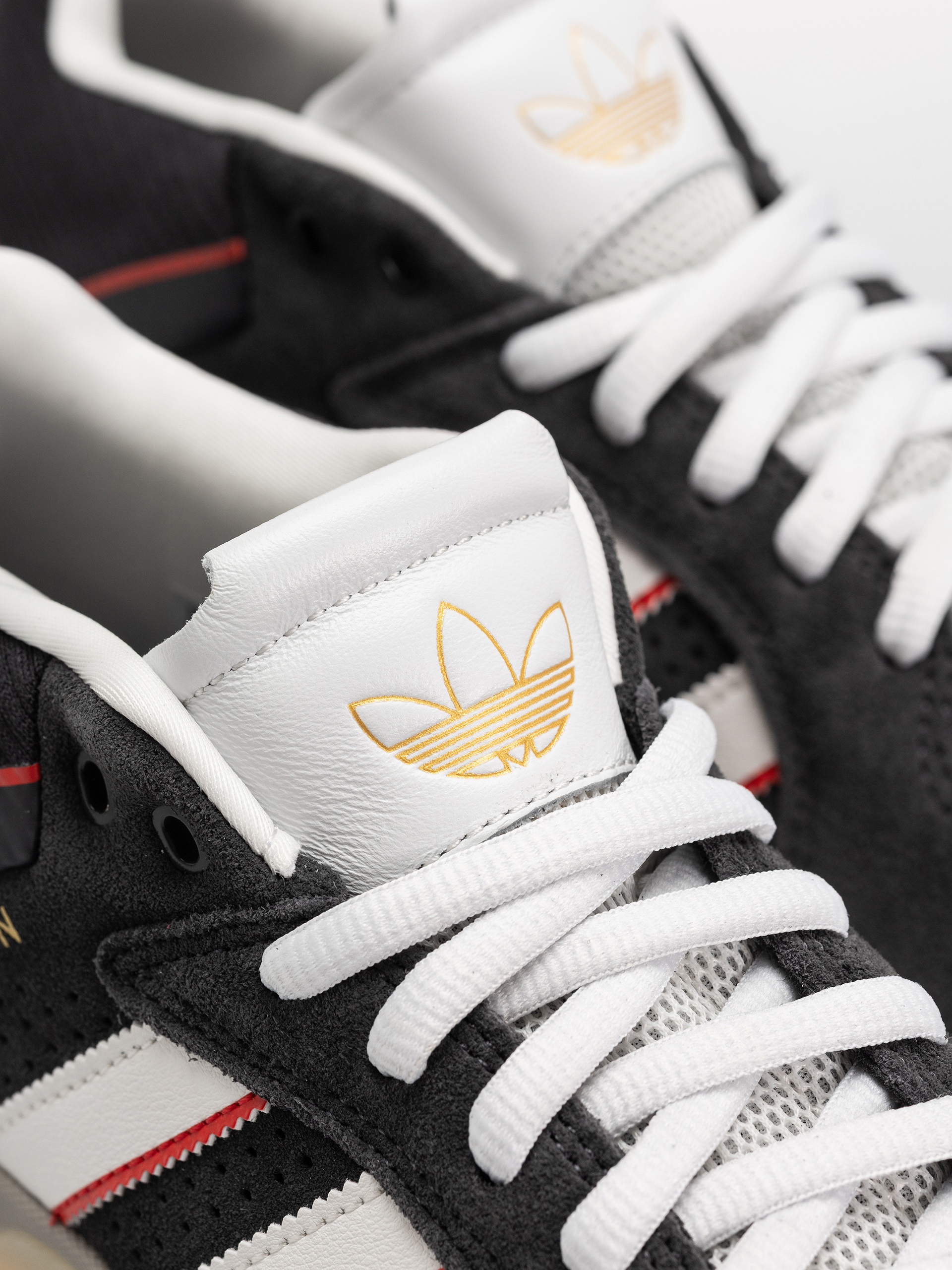 Buty adidas Tyshawn (carbon/crywht/betsca)