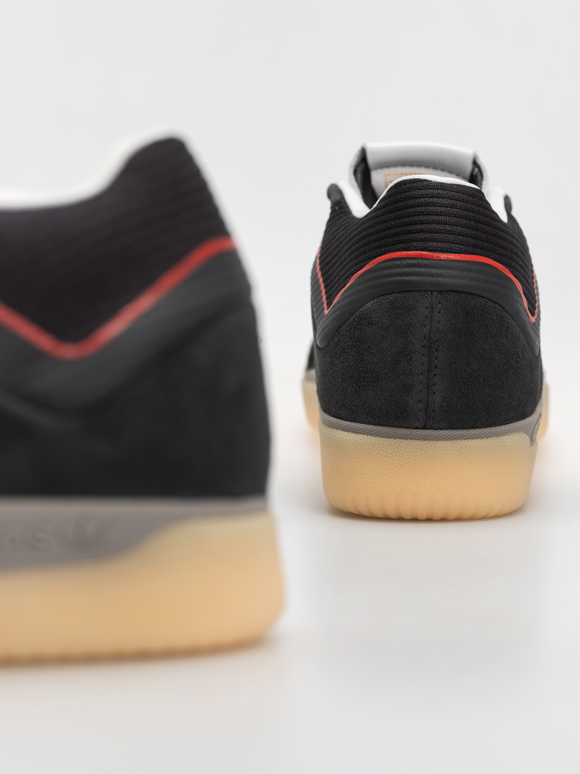Buty adidas Tyshawn (carbon/crywht/betsca)