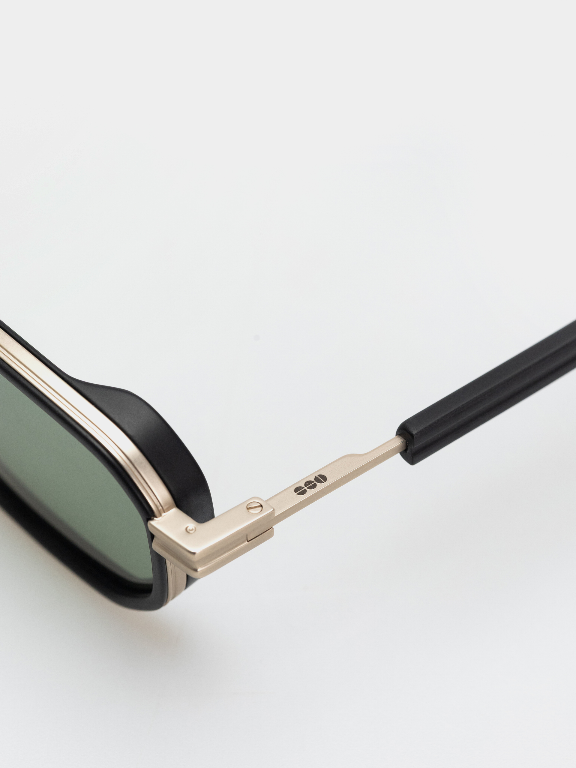 Okulary przeciwsłoneczne Komono Harvey (white gold black)
