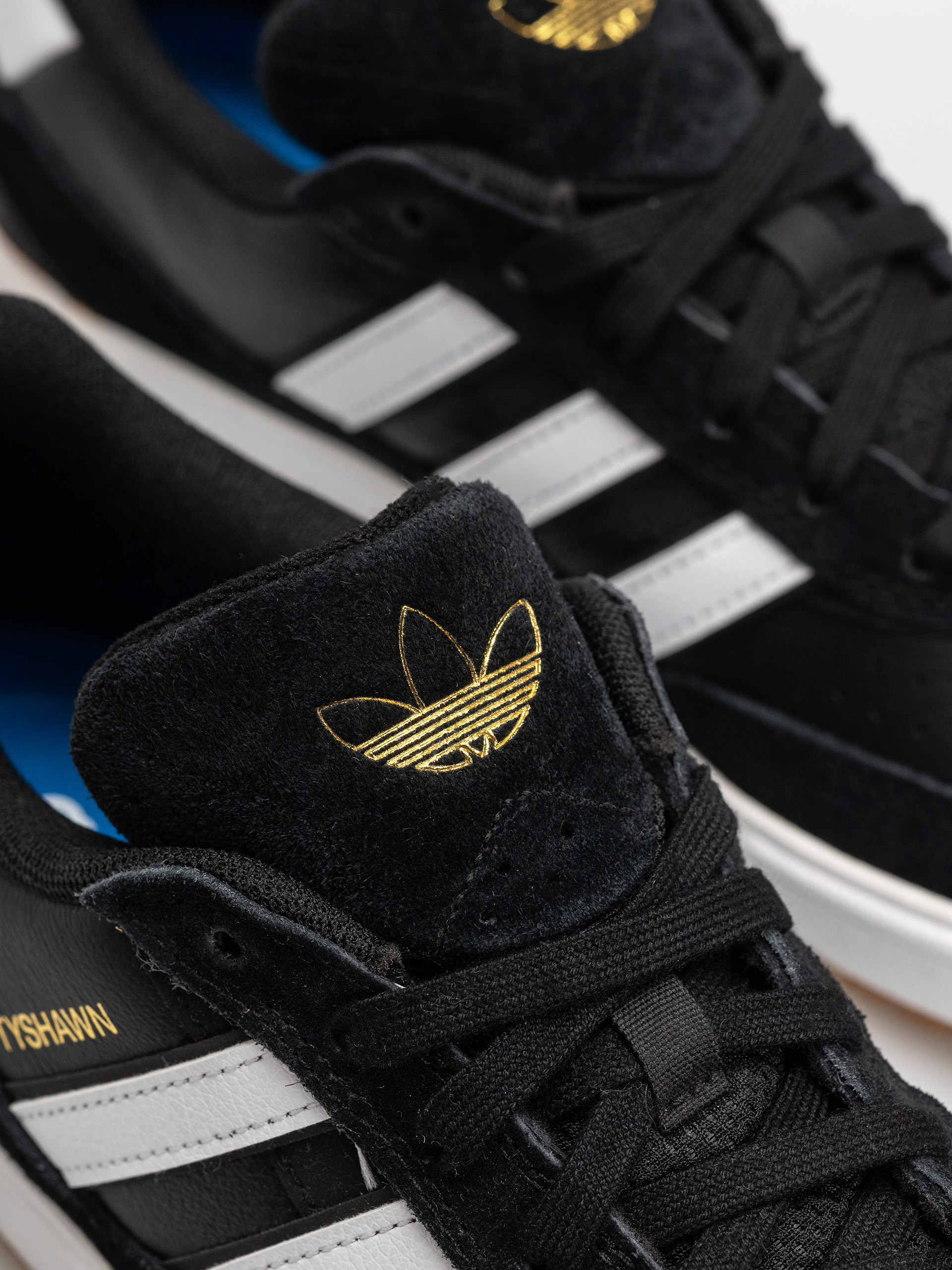 Buty adidas Tyshawn II (cblack/ftwwht/gum4)