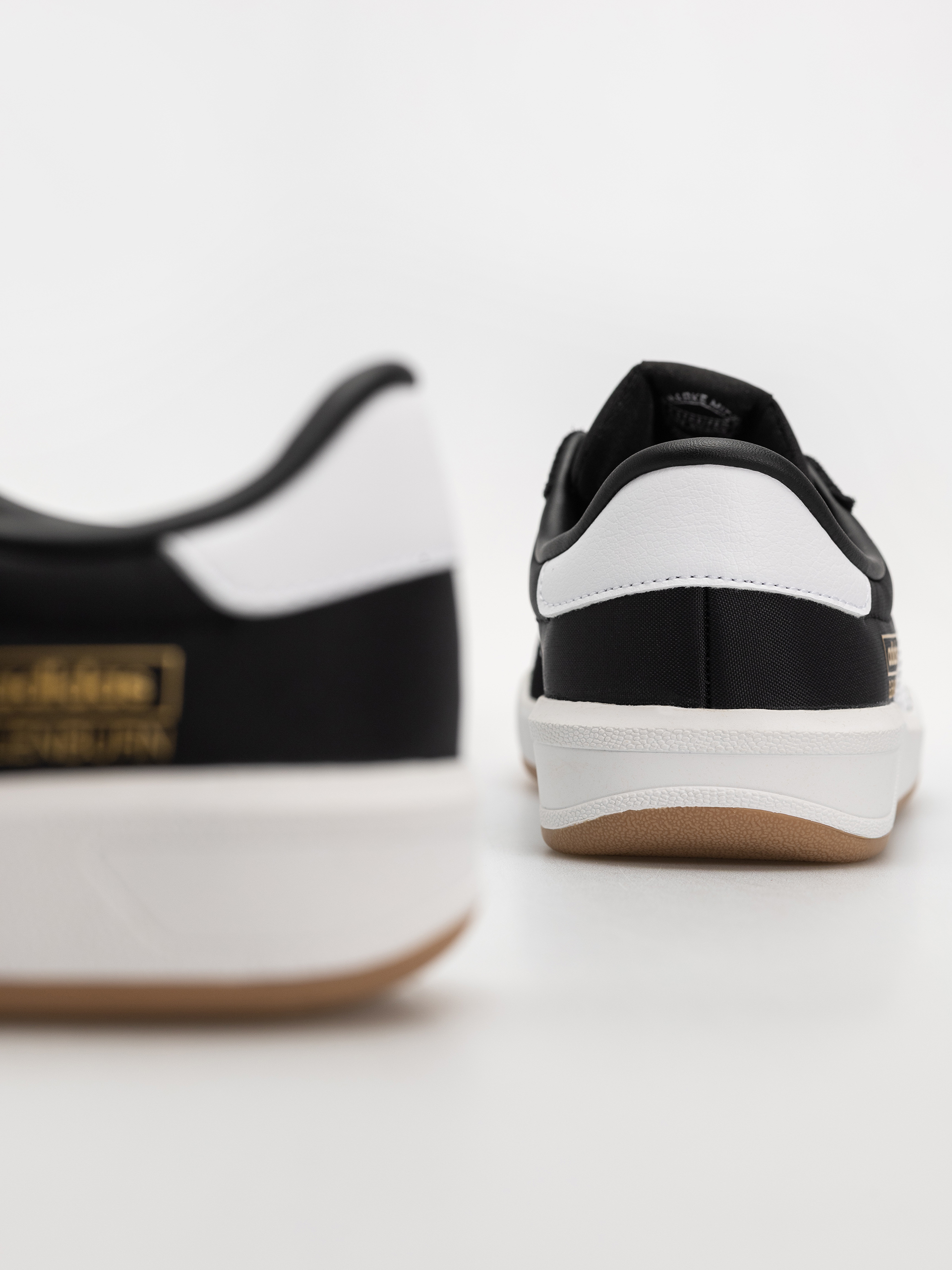 Buty adidas Glenburn (cblack/ftwwht/gum4)