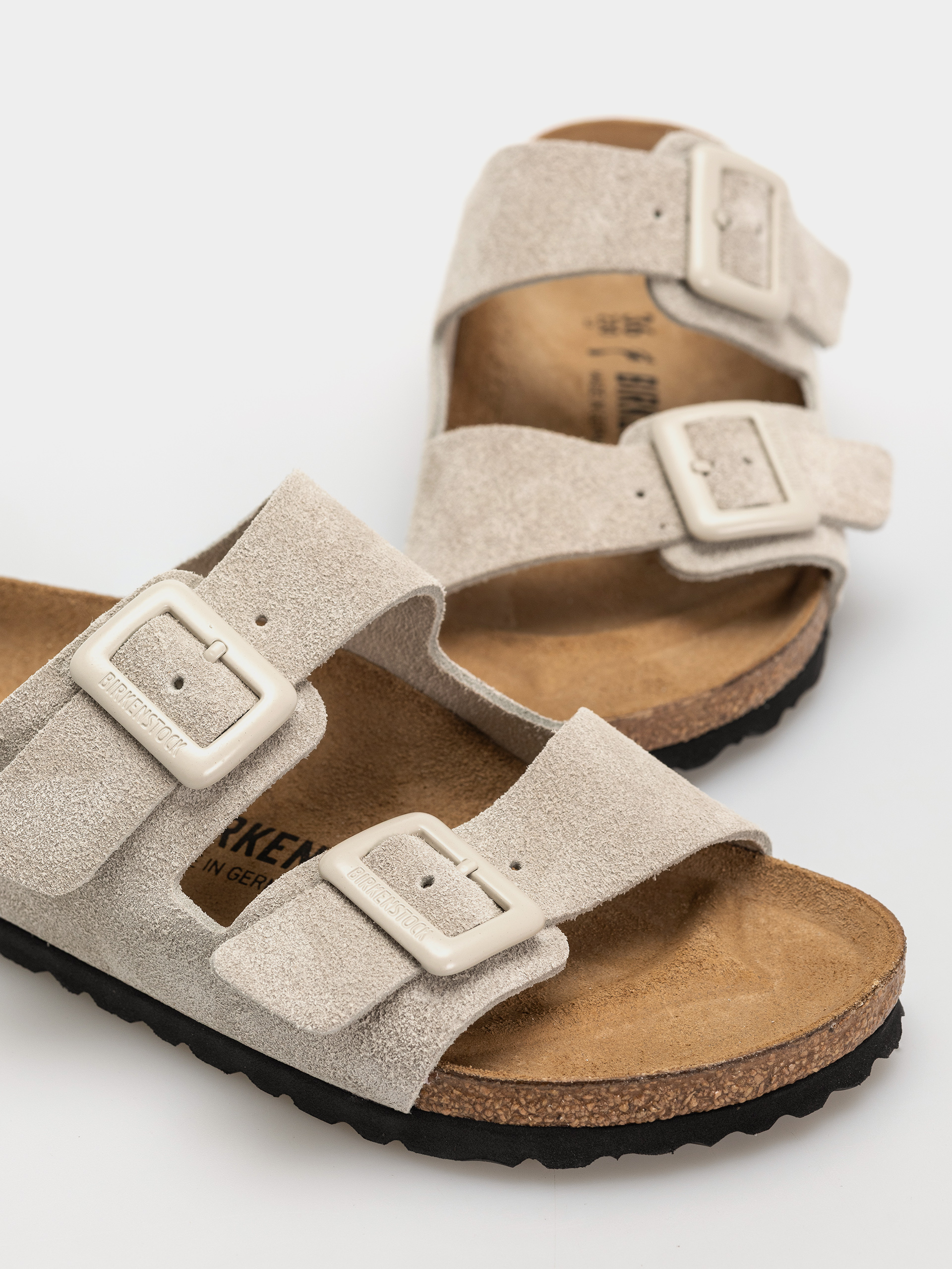 Klapki Birkenstock Arizona Suede Leather Cushion Buckle Narrow Wmn (oyster)