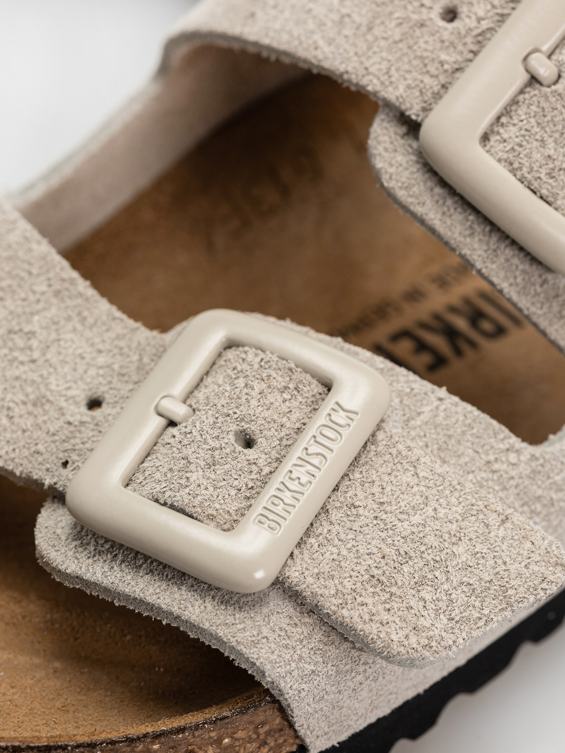 Klapki Birkenstock Arizona Suede Leather Cushion Buckle Narrow Wmn (oyster)