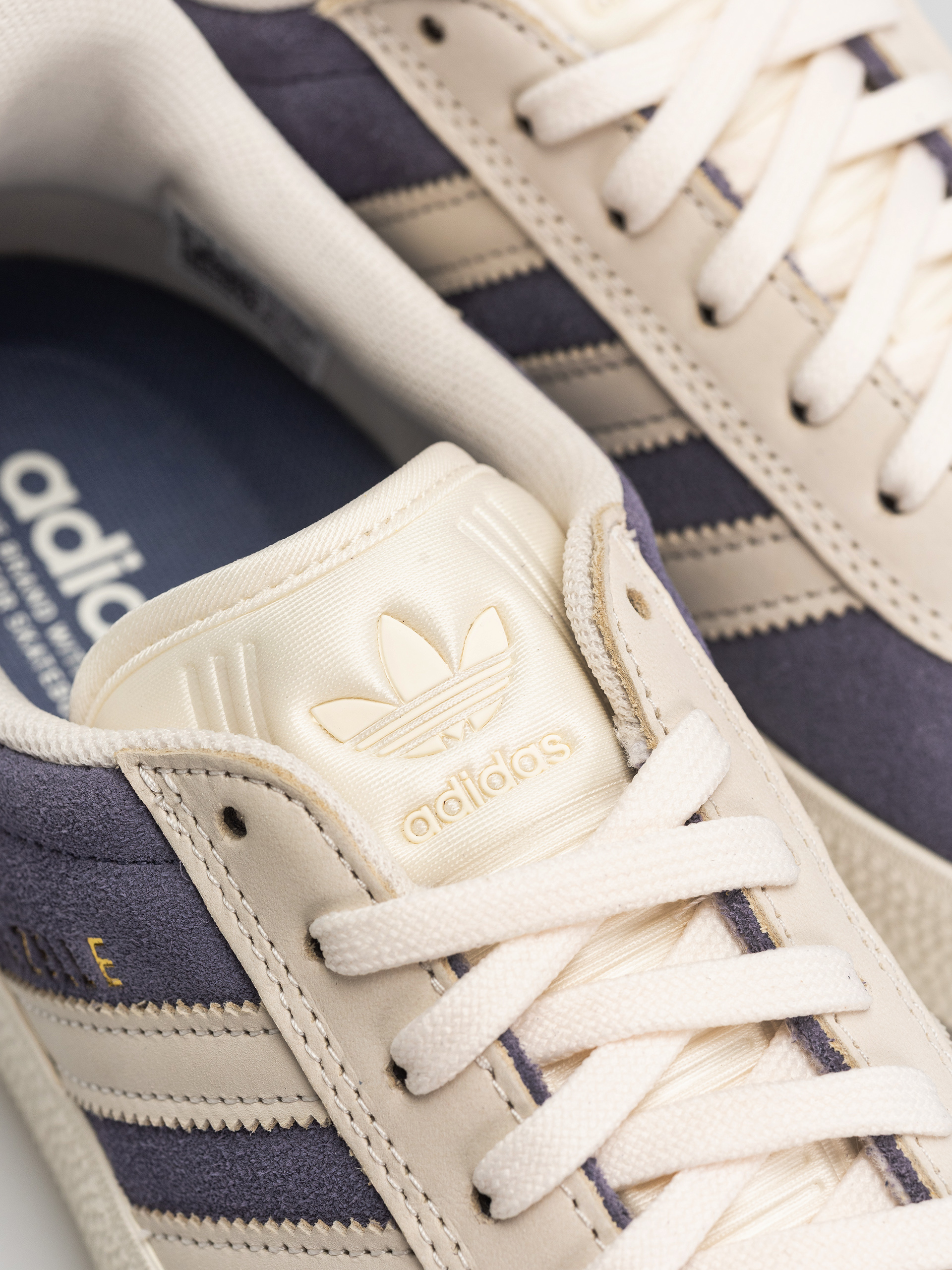 Buty adidas Gazelle Adv (suppur/cwhite/goldmt)