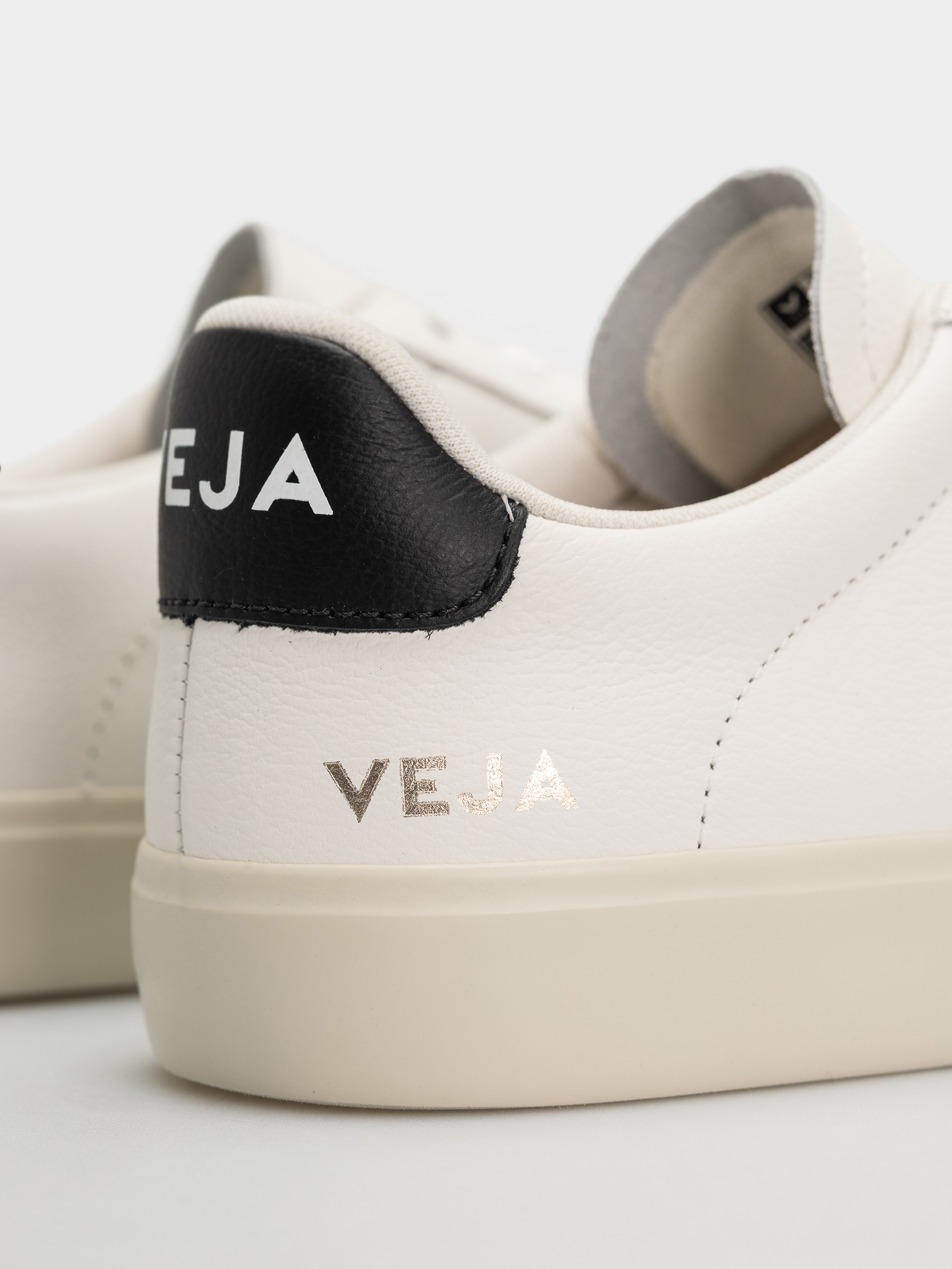 Buty Veja Campo Wmn (white silver black)