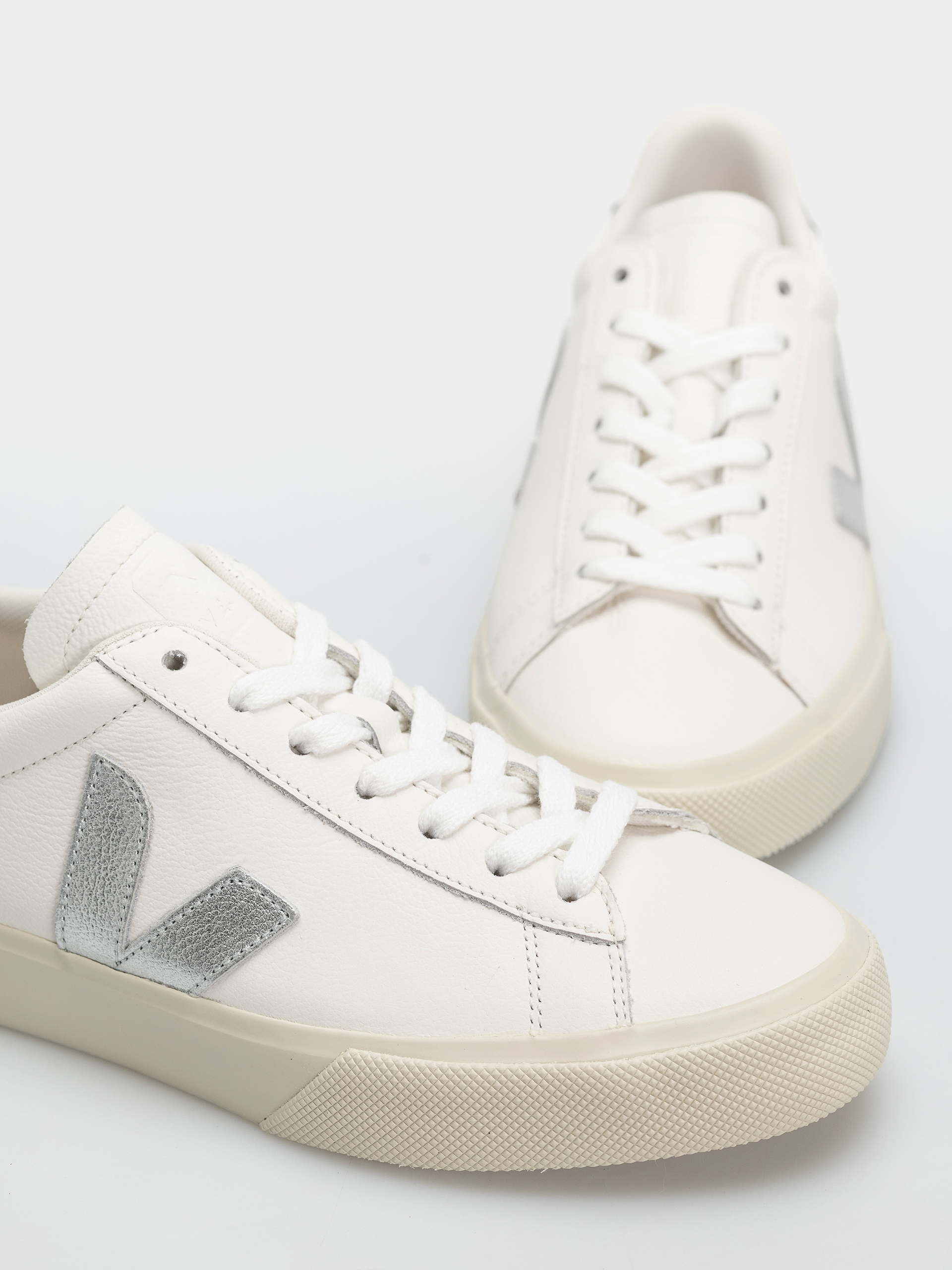 Buty Veja Campo Wmn (white silver black)