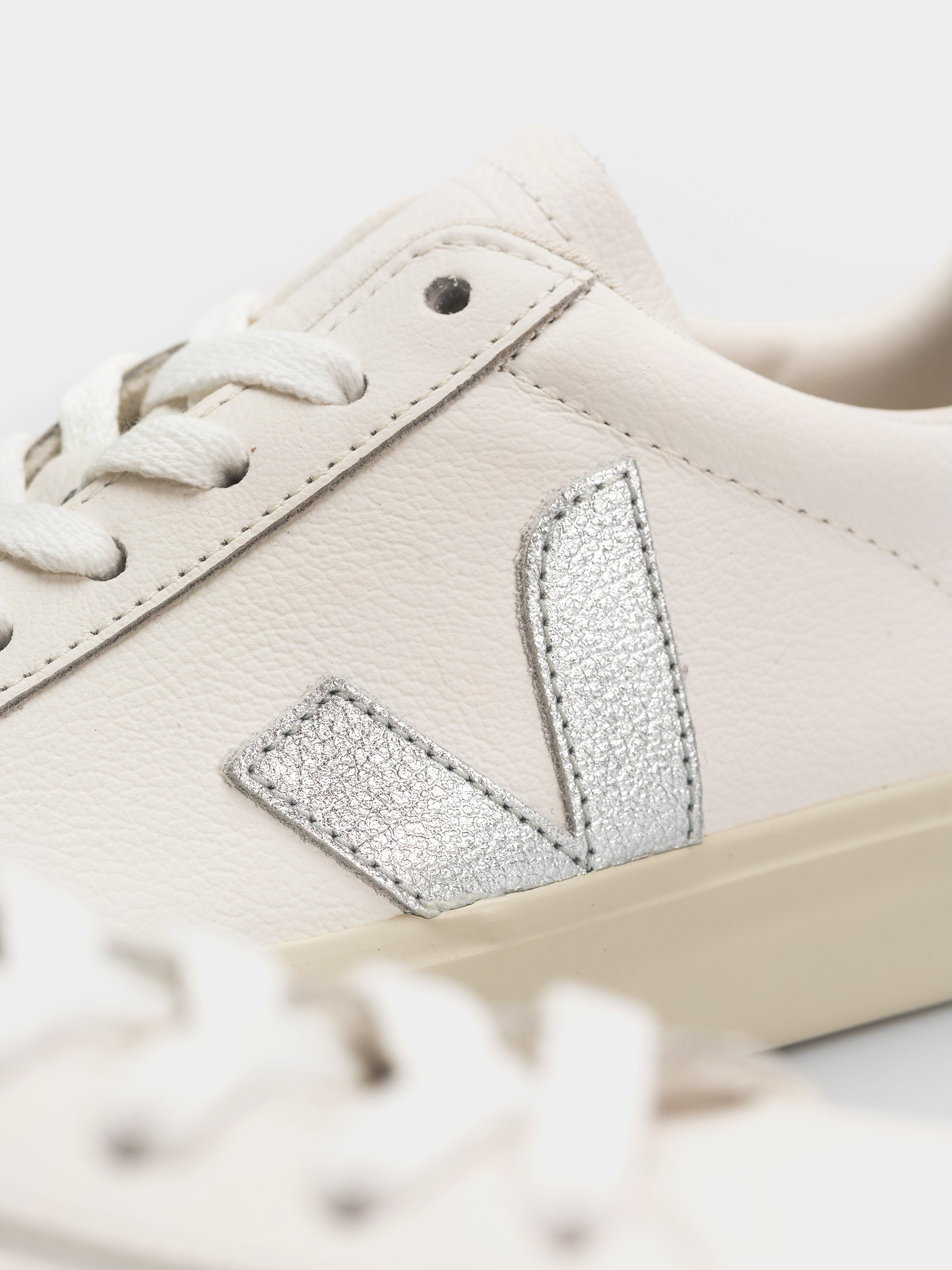 Buty Veja Campo Wmn (white silver black)