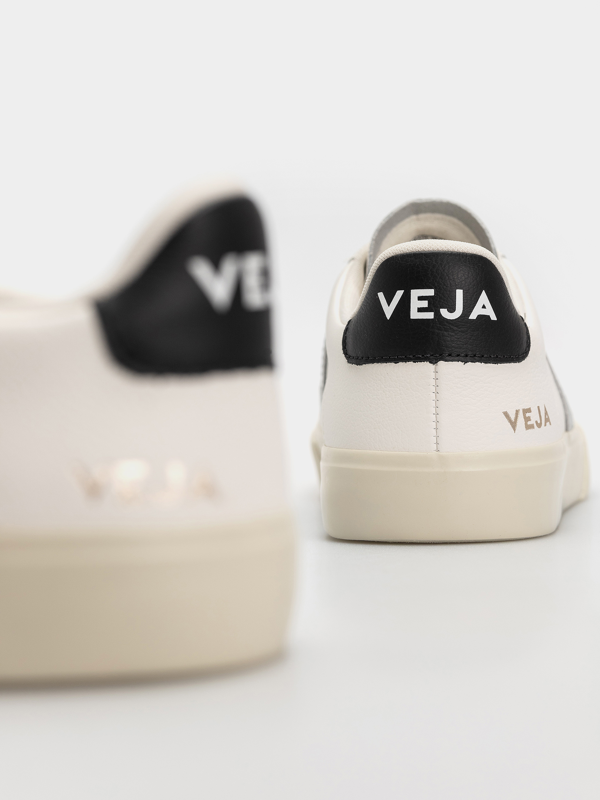 Buty Veja Campo Wmn (white silver black)