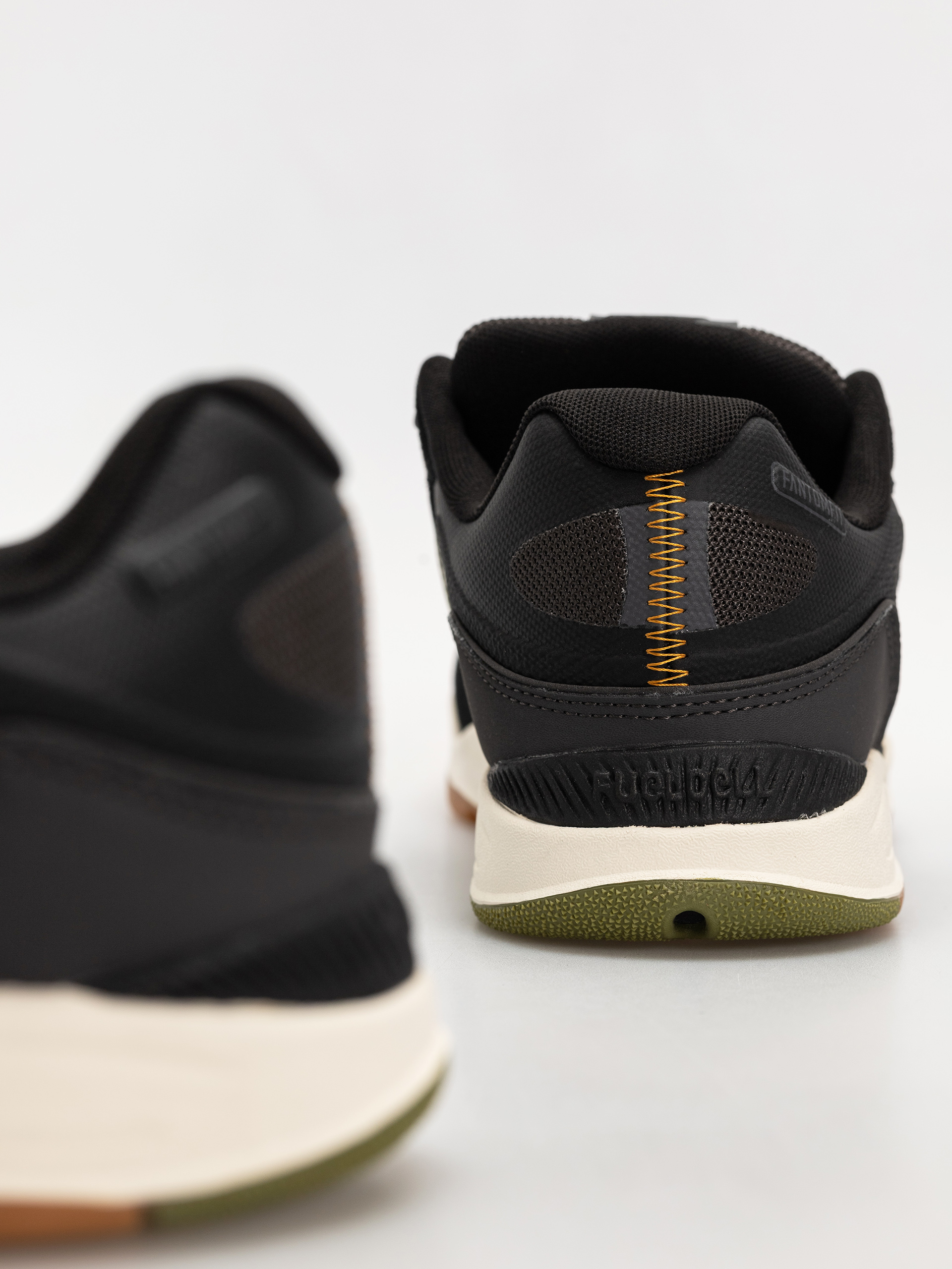 Buty New Balance 1010 (black/dark olivine)