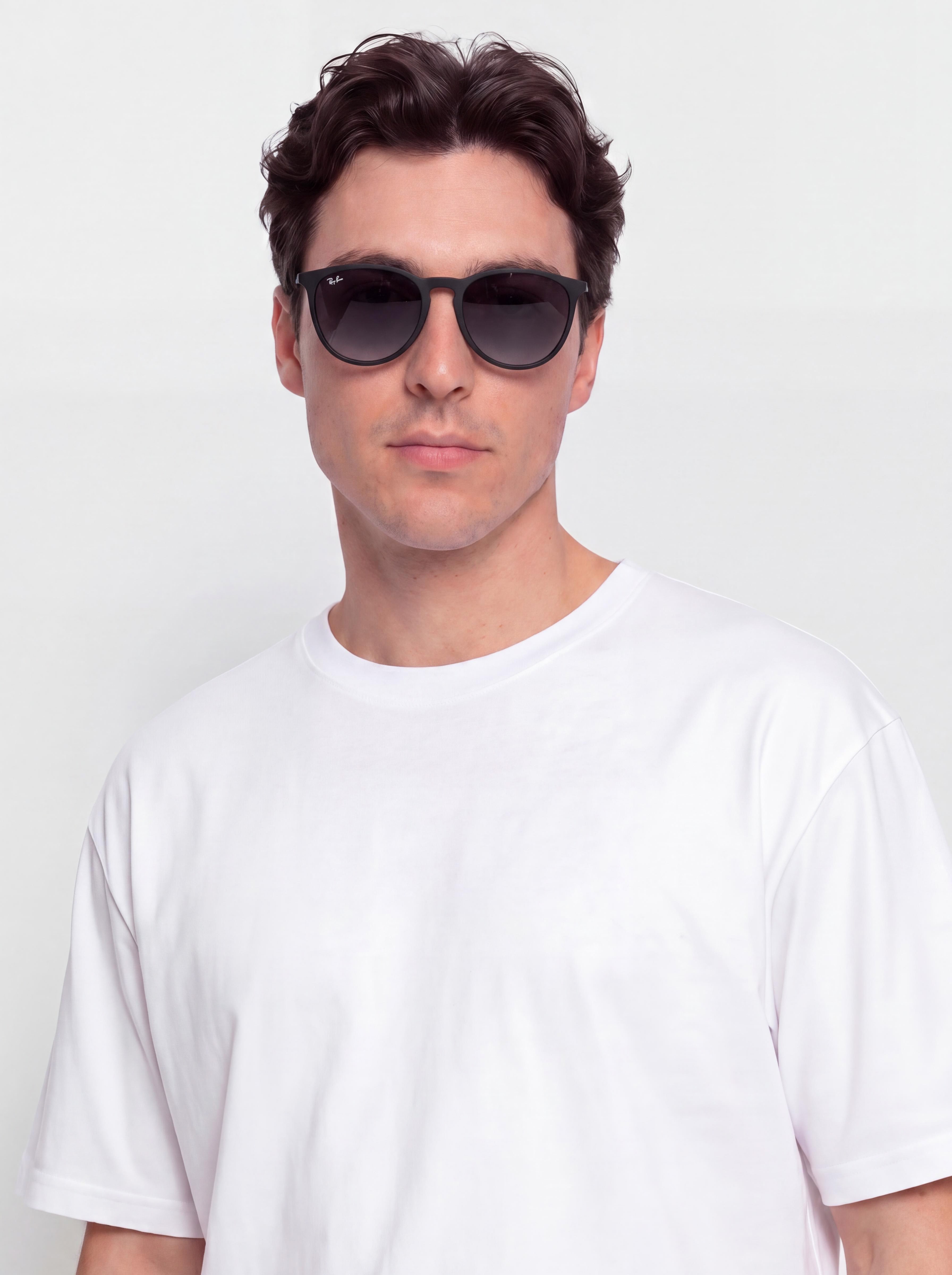 Okulary przeciwsu0142oneczne Ray-Ban Erika Classic (matowy guma czarny/szary gradalny)