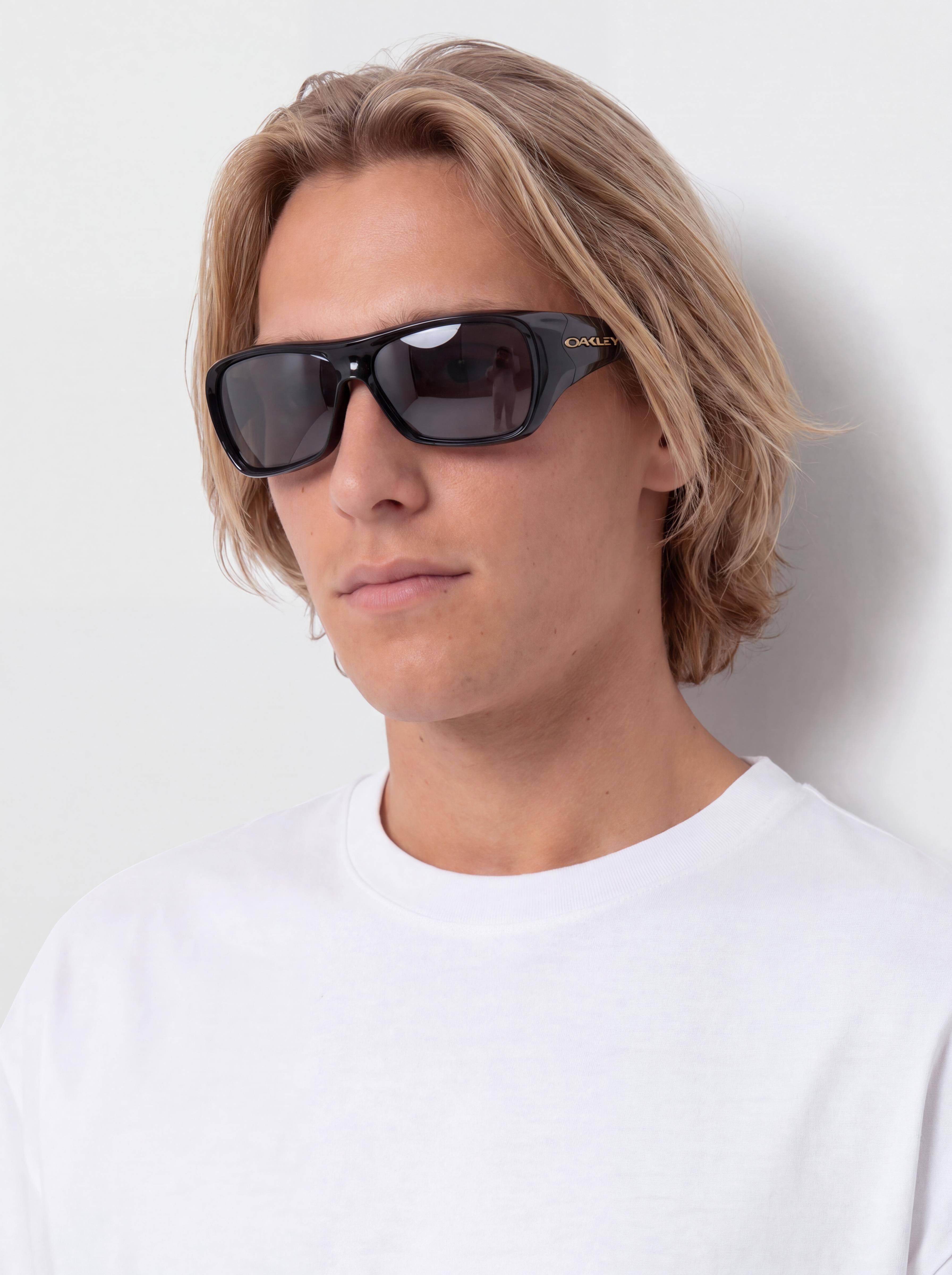Okulary przeciwsłoneczne Oakley Chaminade (polished black/prizm black)