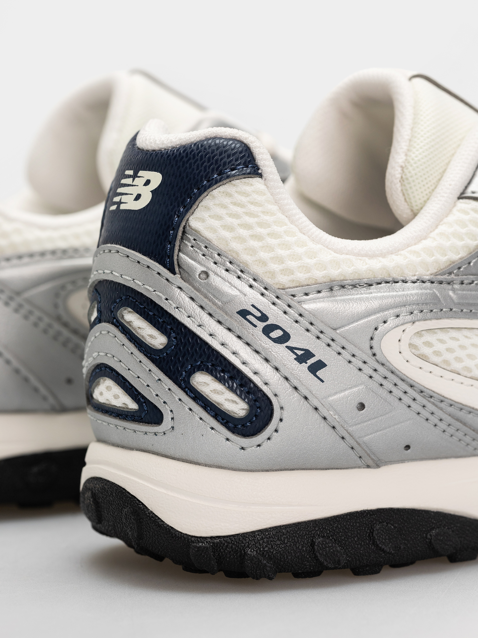 Buty New Balance 204L (sea salt/silver metallic/nb navy)