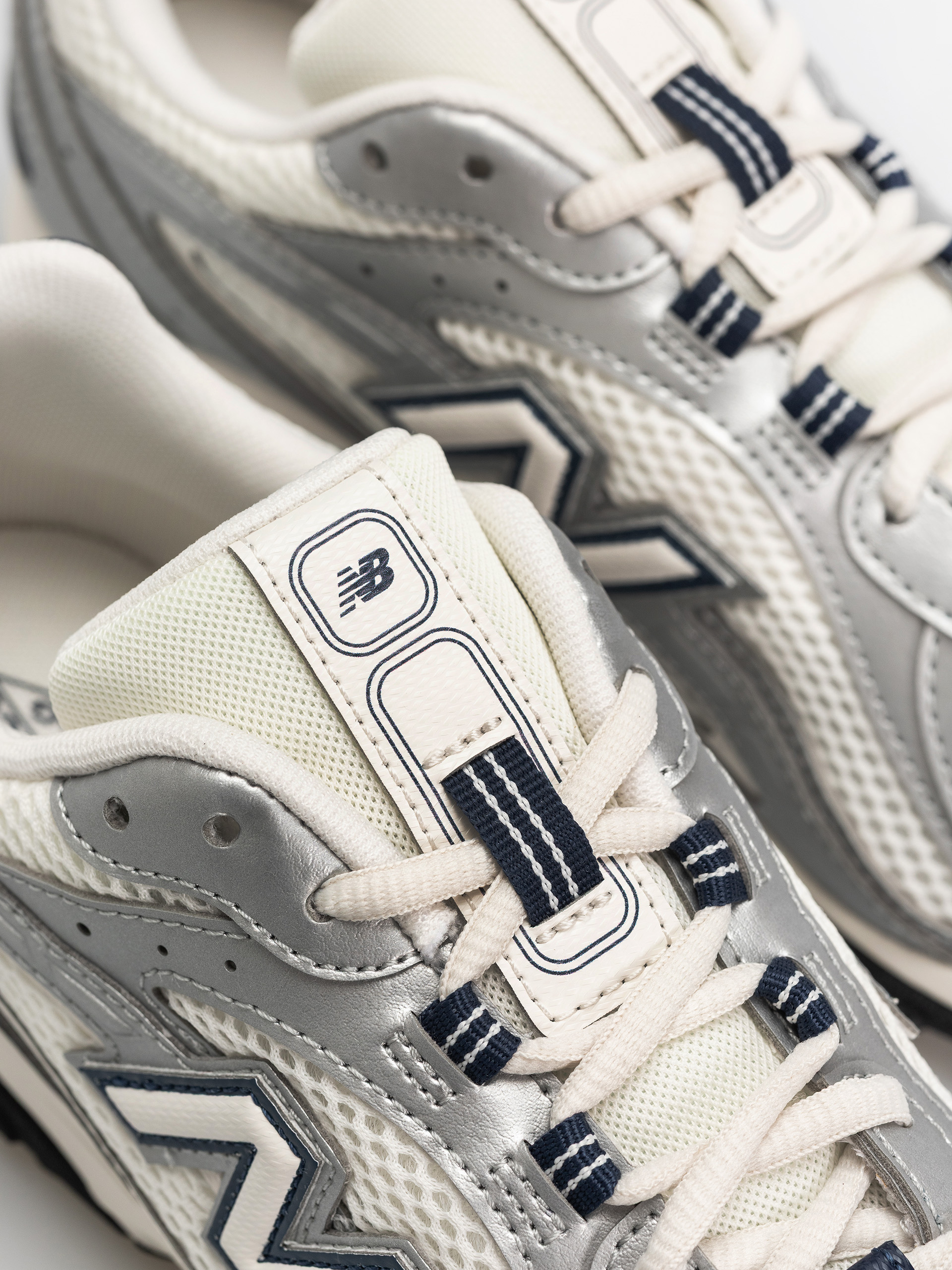Buty New Balance 204L (sea salt/silver metallic/nb navy)