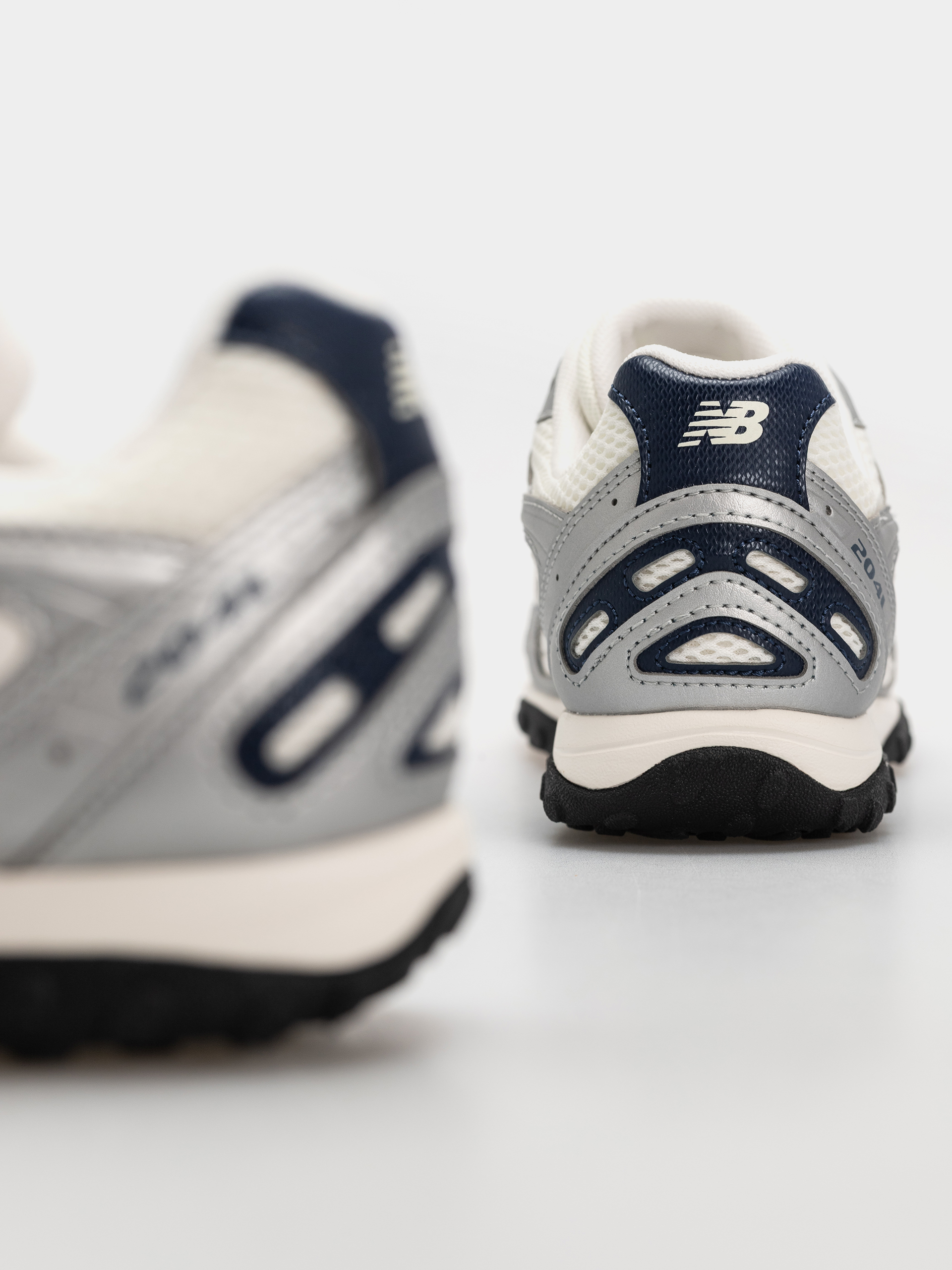 Buty New Balance 204L (sea salt/silver metallic/nb navy)