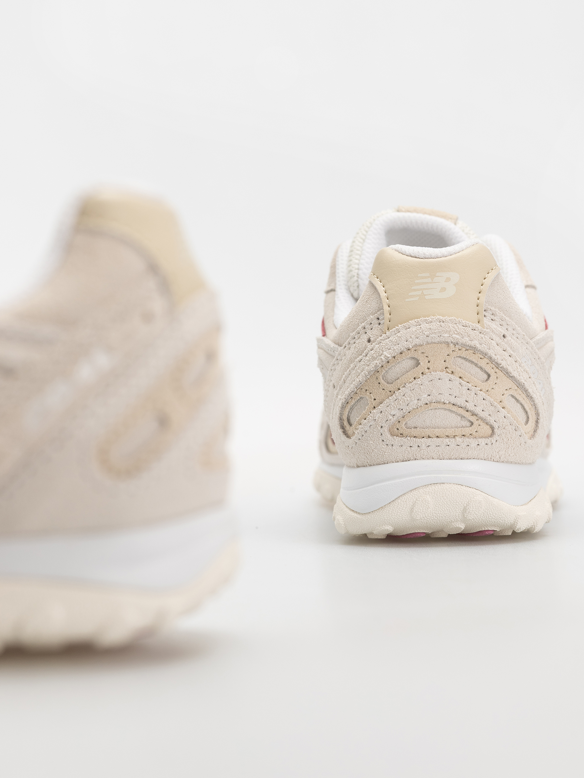 Buty New Balance 204L (sea salt/bone/pink eraser)