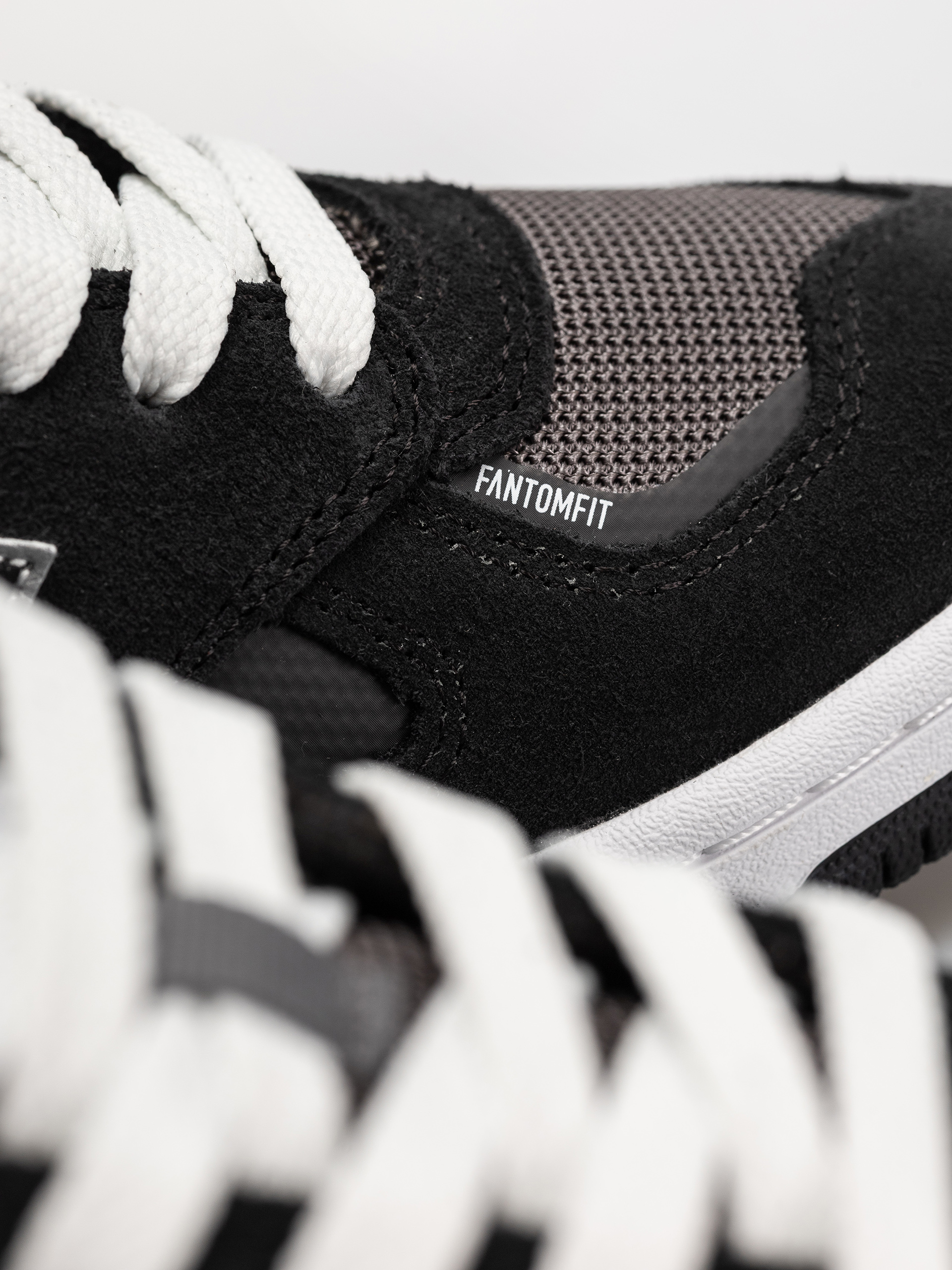 Buty New Balance 600 (black/castlerock)